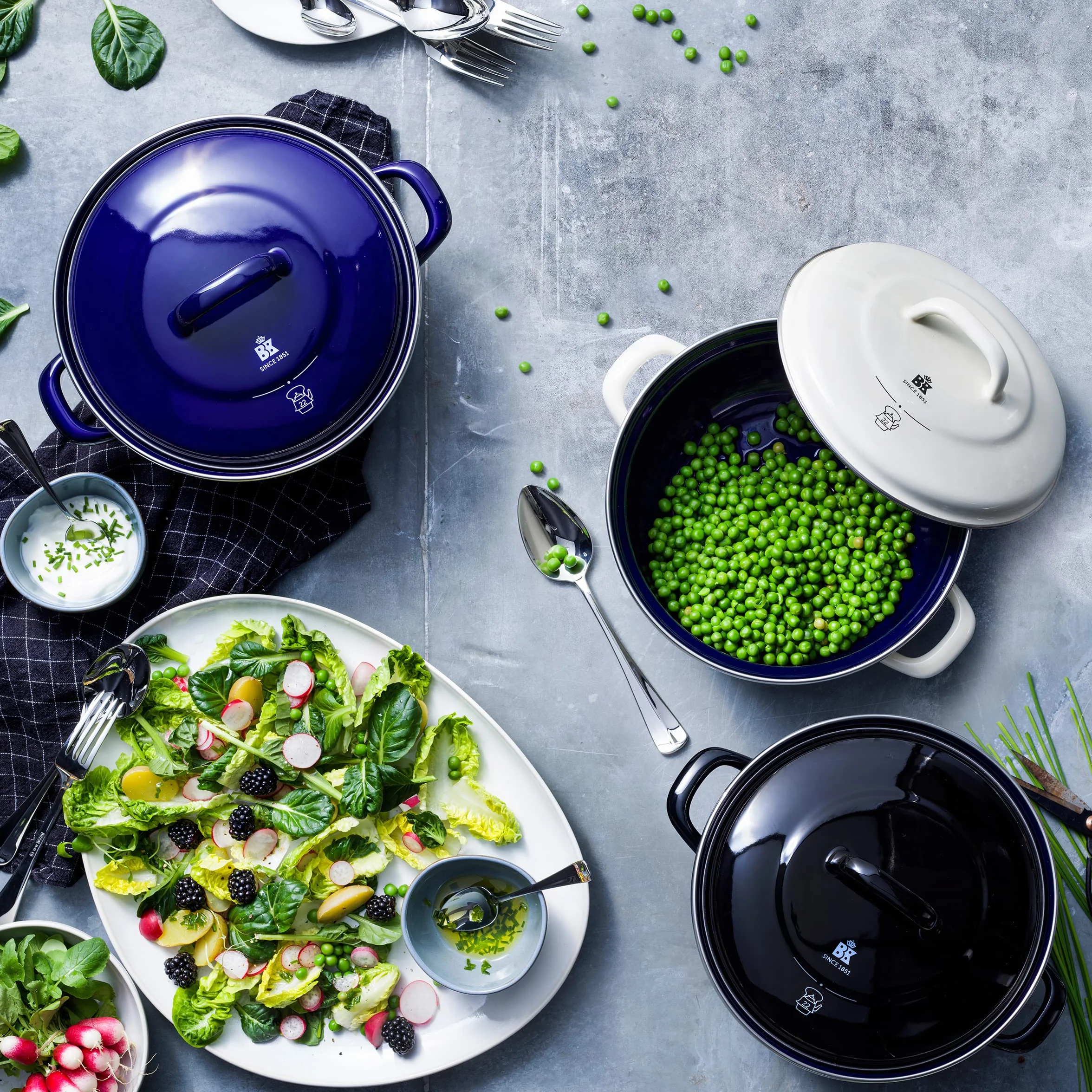 BK Cookware, Indigo Okrągła Emaliowana Brytfanna z Pokrywką - 22 cm/3.3l, Niebieski