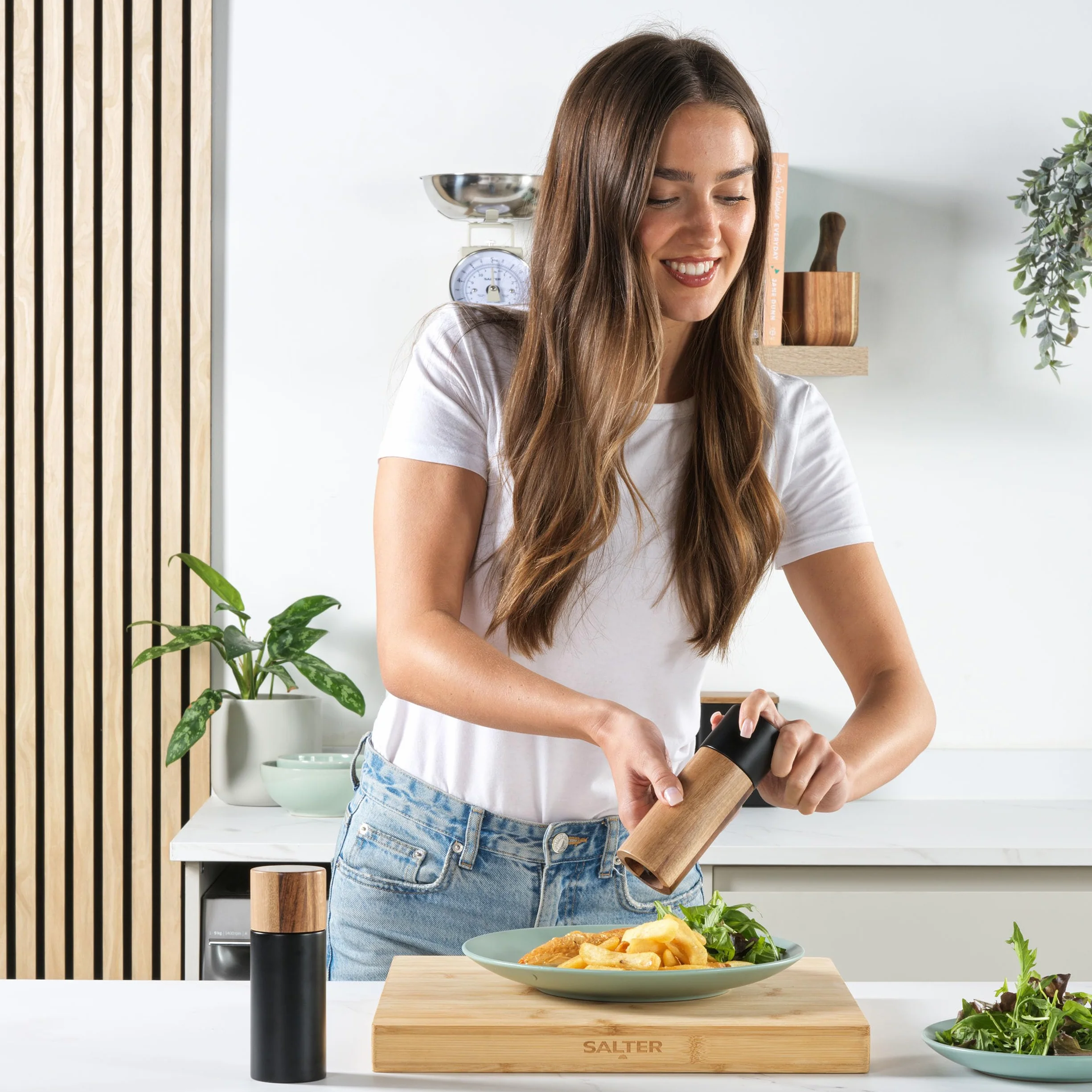 Salter BW12068EU7 Toronto Zestaw do mielenia soli i pieprzu – drewniane mlynki do przypraw do soli i calych ziaren pieprzu, ceramiczny mechanizm mielacy, mlynki do przypraw z regulowana gruboscia
