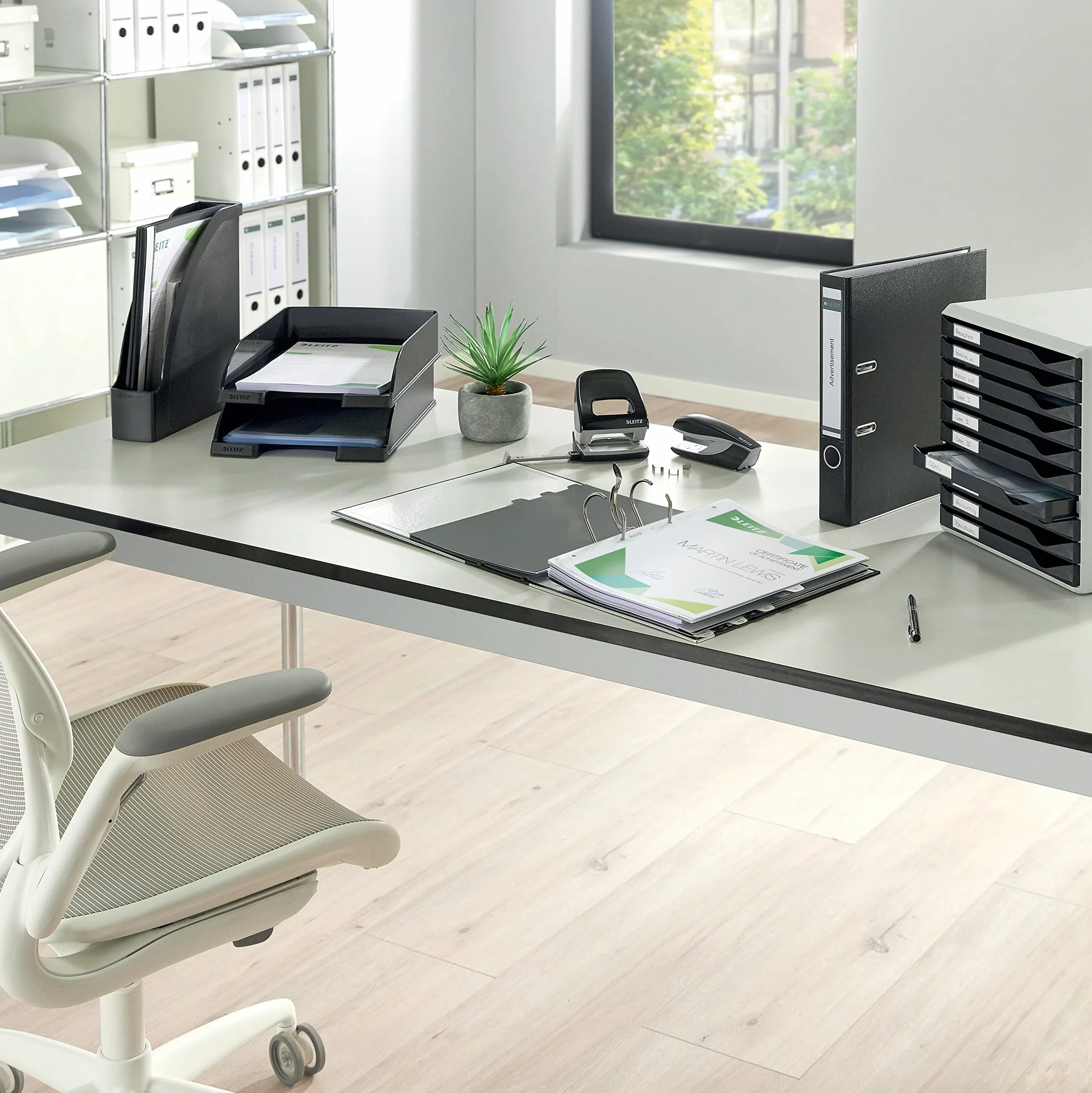 Leitz 52270095 Kosz na listy standardowy, format A4, 3 sztuki, półka na listy w jakości premium, możliwość łączenia z serią Plus, kolor czarny