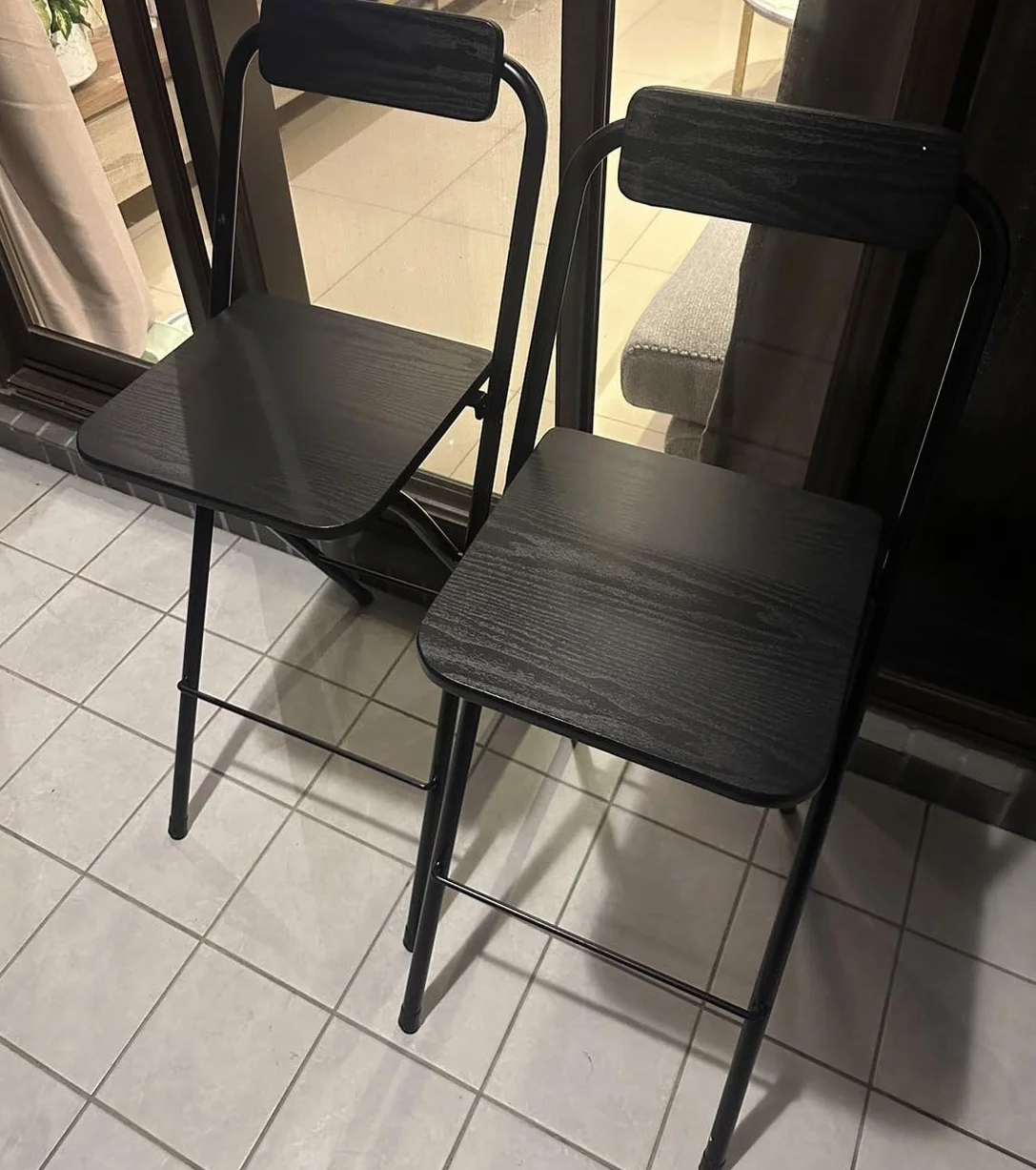 Składany stołek barowy o wysokości 60 cm nowoczesne siedzisko kuchenne z oparciem i podnóżkiem kwadratowy design 120 kg pojemność stylowy czarny kolor do użytku domowego i baru