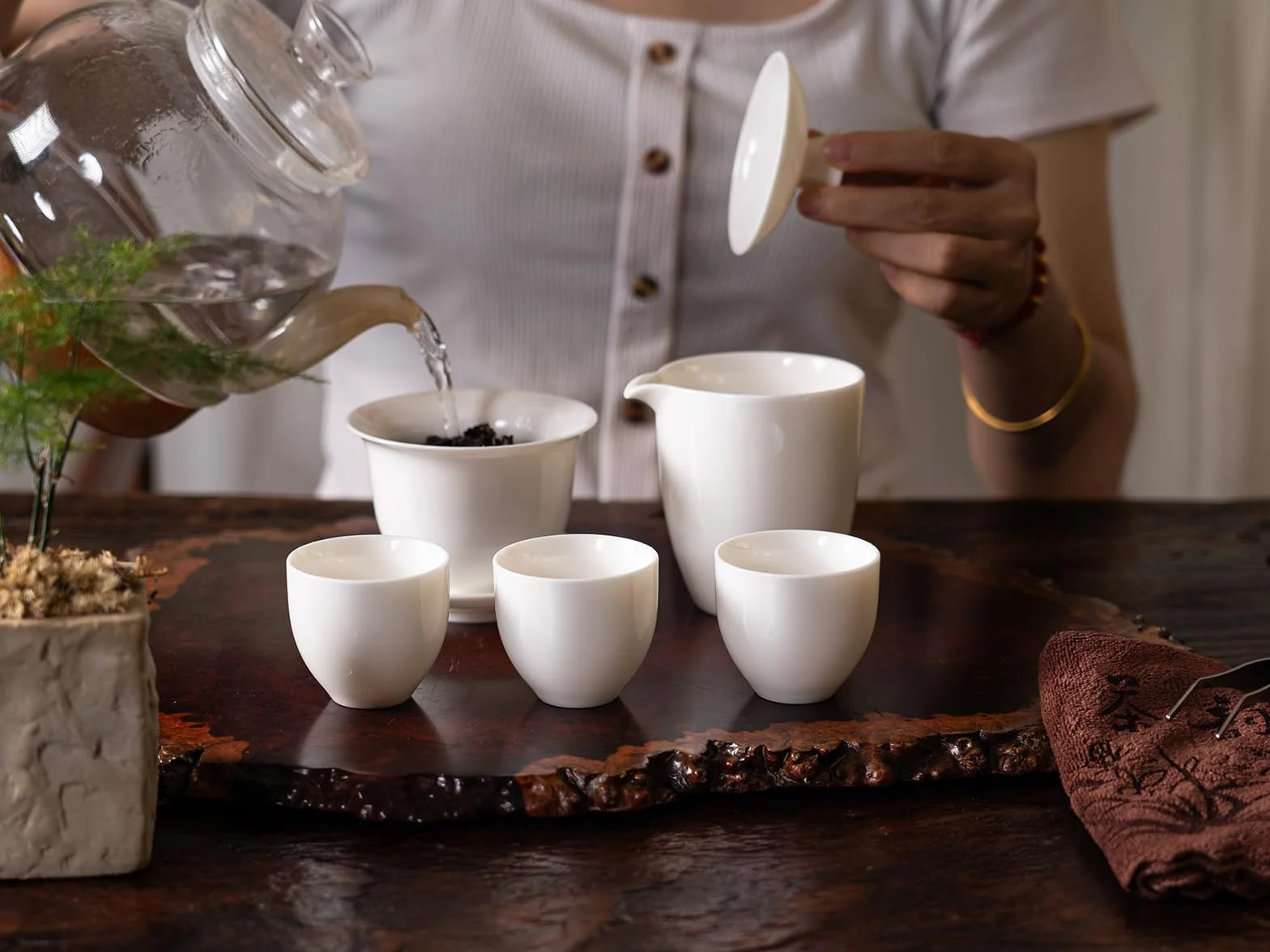 Zestaw do herbaty Gaiwan Gongfu, chiński zestaw do herbaty, biały ceramiczny zestaw do herbaty dla dorosłych Azjatów, 6 filiżanek, odpowiedni na małe spotkania, do domu i biura, na prezent (biały k