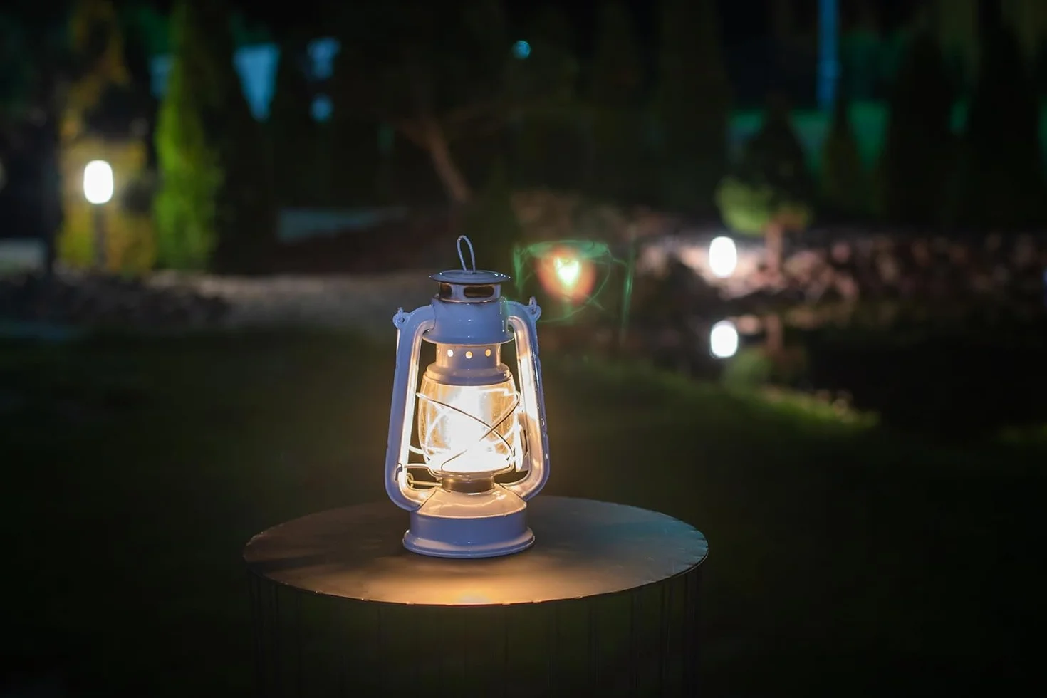 Zestaw 4 lamp olejowych w stylu retro, z knotem, do użytku bez prądu, odporne na warunki atmosferyczne i stylowe, wysokość 35,5 cm, kolor czarny lub biały, dekoracja i światło awaryjne do ogrodu, na