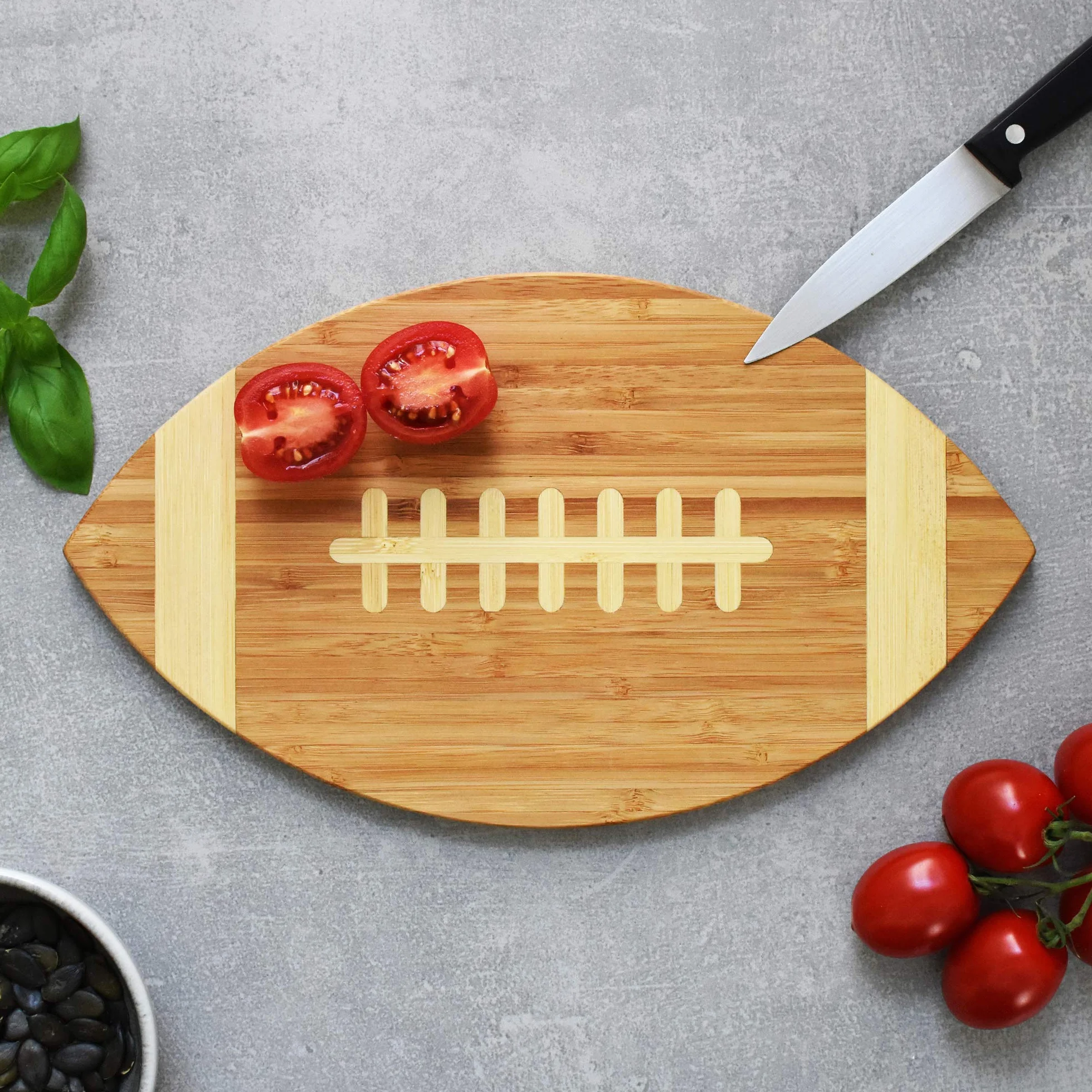 40YARDS American Football Brettchen aus Bambus-Holz für Frühstück, Abendbrot oder als Schneidebrett (30 x 17 cm)