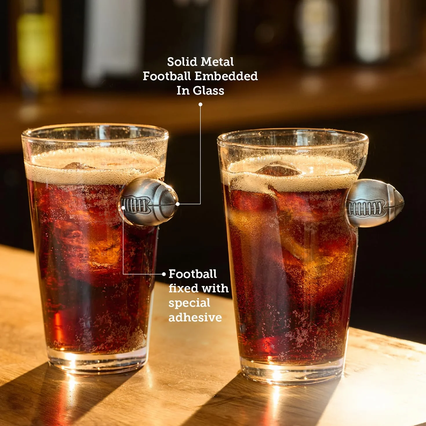 40YARDS Kieliszki do futbolu amerykańskiego (2 sztuki) z osadzonym metalowym futbolem na 400 ml coli, lemono, wody i wielu innych