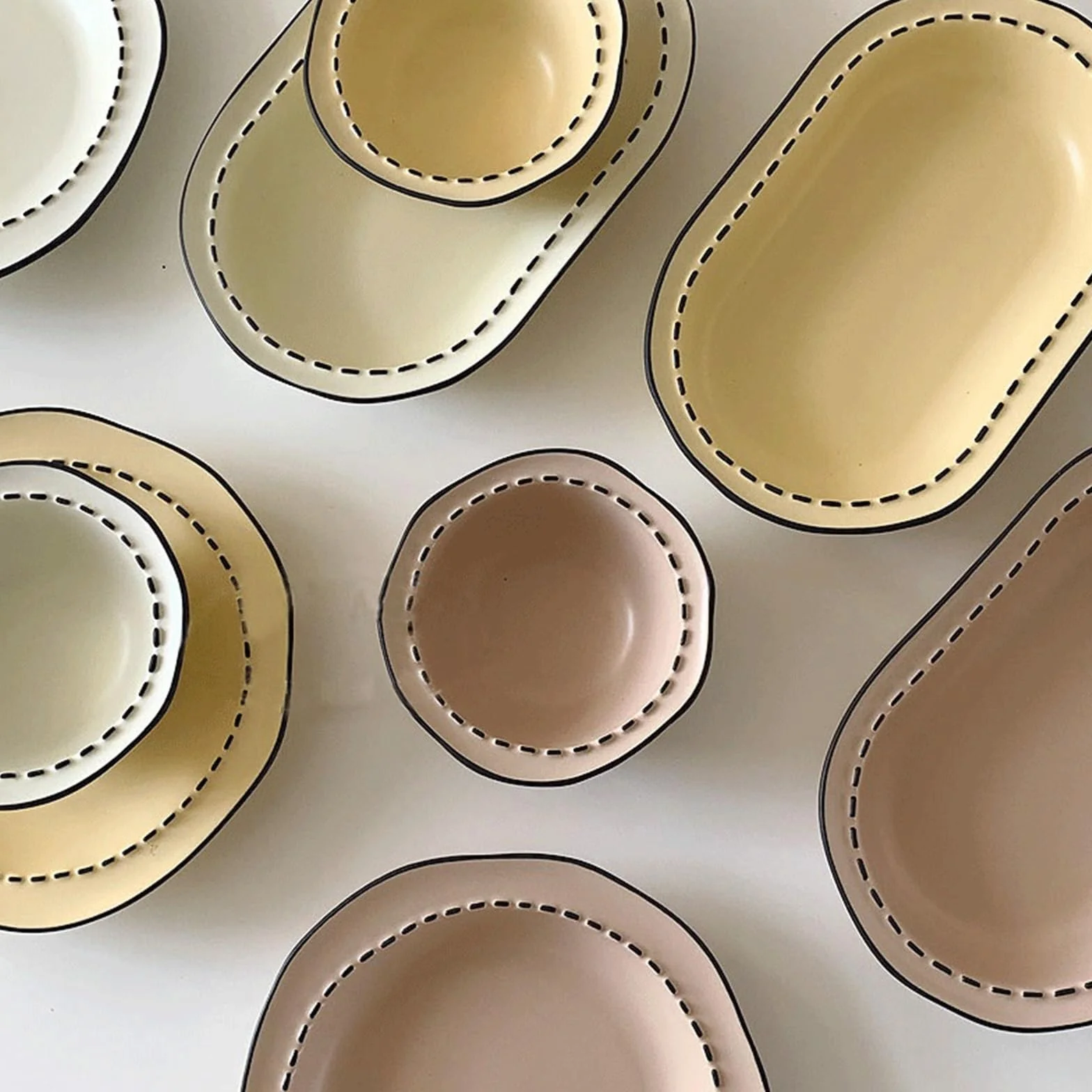 Talerz obiadowy, ceramiczny, zestaw zastawy stołowej, nieregularna miska na ryż, miska na zupę, ceramiczny talerz na warzywa, paski, domowe miski i naczynia do kuchni, restauracji
