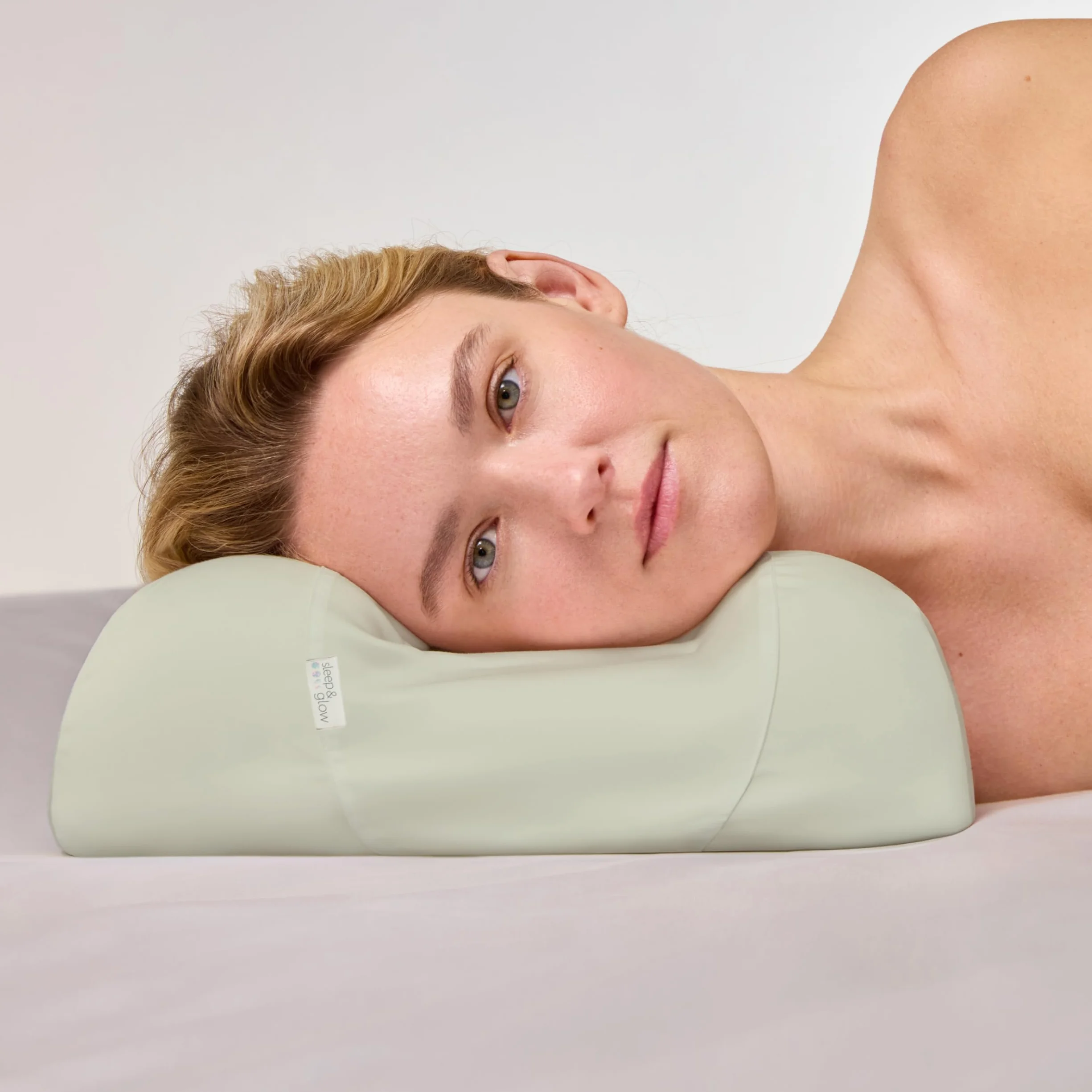 SLEEP & GLOW Omnia Beauty poduszka Anti-Age Blemish Defense z miedzianą poszewką na poduszkę, zwalcza zmarszczki senne, ortopedyczna pianka memory foam do spania na plecach i boku (wyprodukowano we