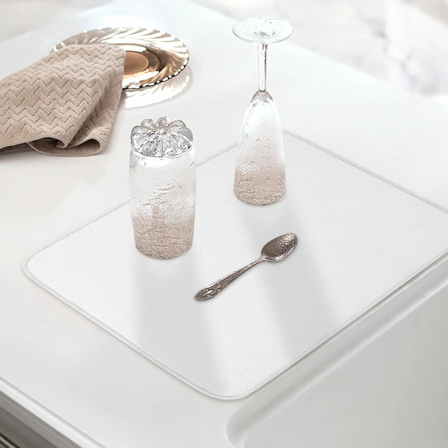 Zestaw mat do suszenia naczyń 45 x 61 cm – chłonne podkładki z mikrofibry do blatu kuchennego nowoczesny minimalistyczny design szybkoschnące butelki i rozwiązanie do suszenia naczyń, 2 szt