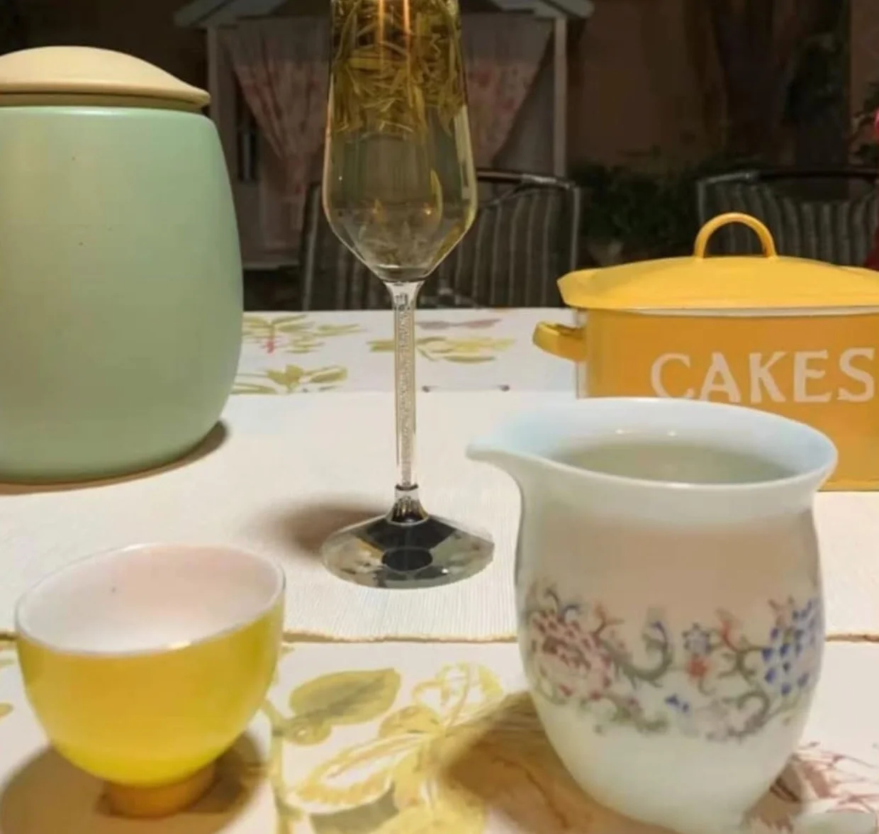 Pojemnik Do Przechowywania Metalowy Pojemnik Na Chleb Retro Nostalgiczny Z Pokrywką I Rękami Uchwyt Wystrój Domu Wiejskiego Do Blatu Kuchennego(Yellow)