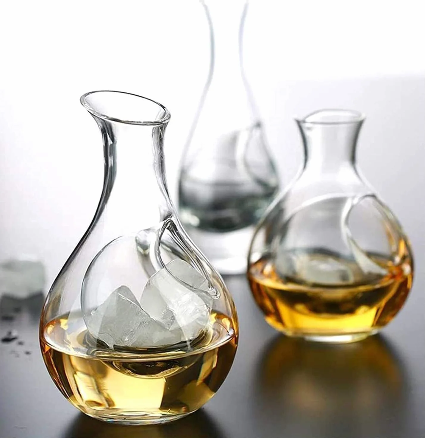 Spersonalizowane ręcznie dmuchane szklane karafki do wina z uszczelką przeciwparową, wysoką przepuszczalnością światła i cienką butelką (340 ml)