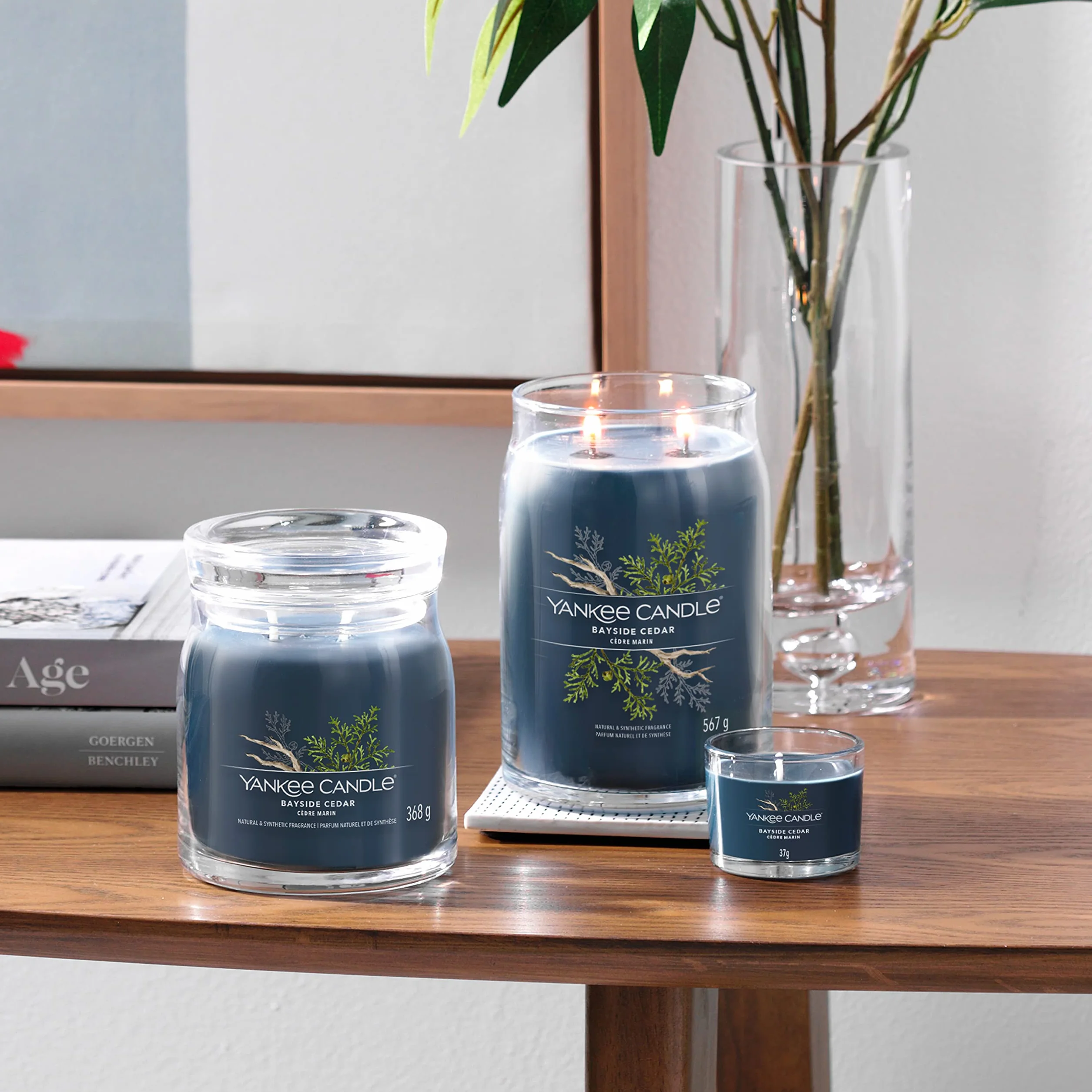 Yankee Candle Podpisowa świeca zapachowa, duża świeca Bayside Cedar z podwójnymi knotami, mieszanka wosku sojowego, długa paląca się świeca, idealny prezent dla kobiet