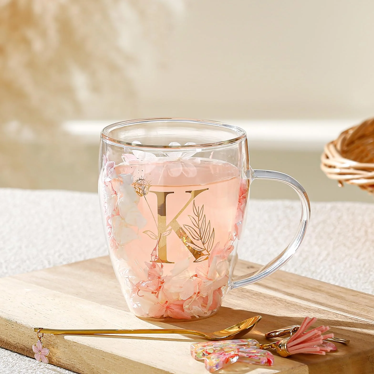 Personalizowany prezent dla kobiet - dwuscienne szklany kubek do kawy z motywem kwiatów z łyżeczką, monogramowany, spersonalizowany prezent, idealny na Boże Narodzenie, Walentynki, Dzień Matki
