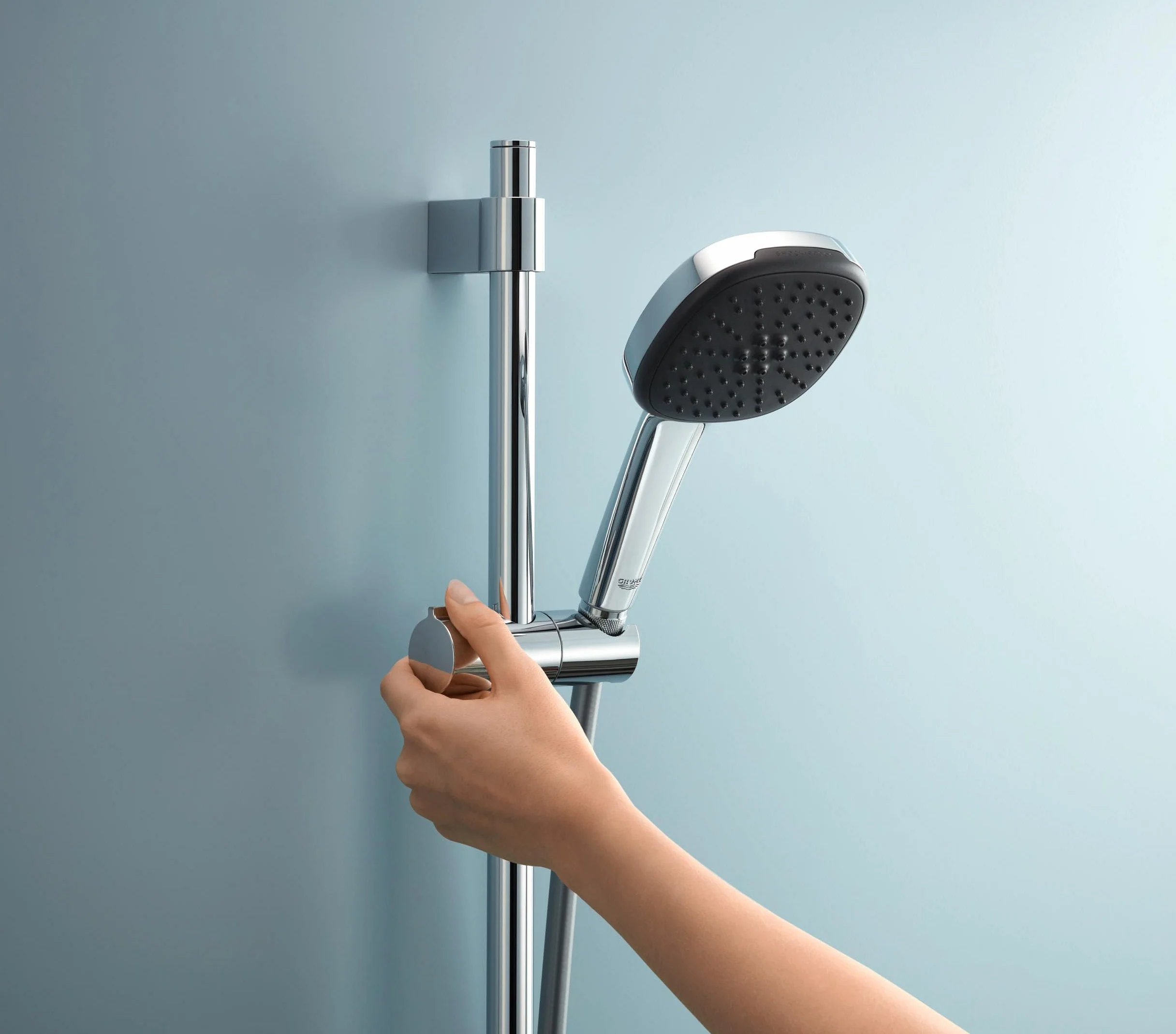 GROHE Vitalio QuickFix 27724001 uniwersalna szyna prysznicowa, 60 cm (z uchwytami ściennymi, elementem ślizgowym i uchwytem obrotowym, siła trzymania maks. 20 kg), bardzo łatwy montaż QuickGlue Chrome