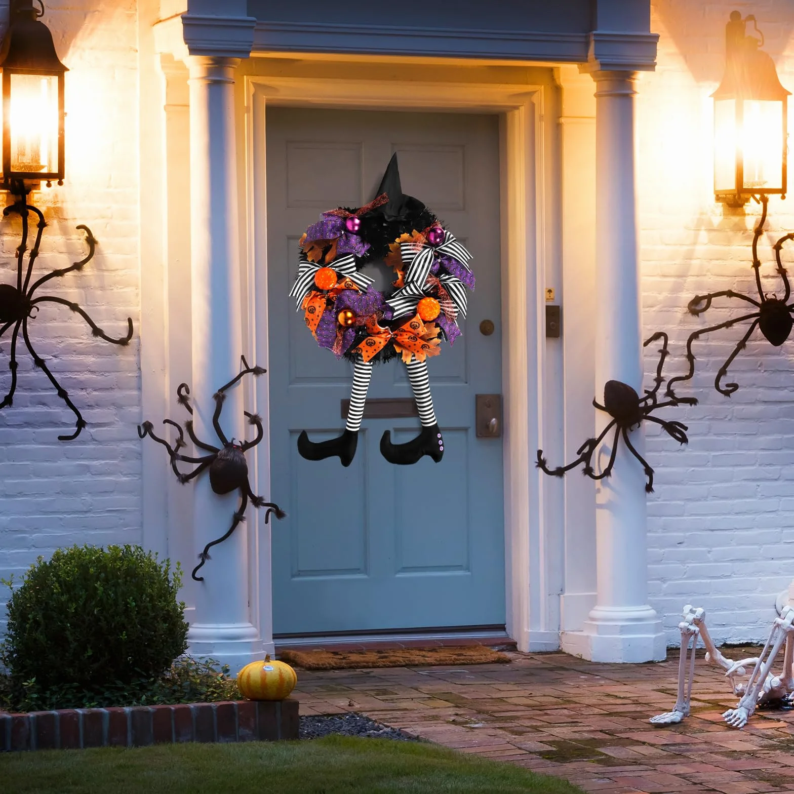 Halloweenowy Wieniec na Drzwi z Nogą Czarownicy, Kapeluszem Wiedźmy i Dynią - Dekoracja na Halloween