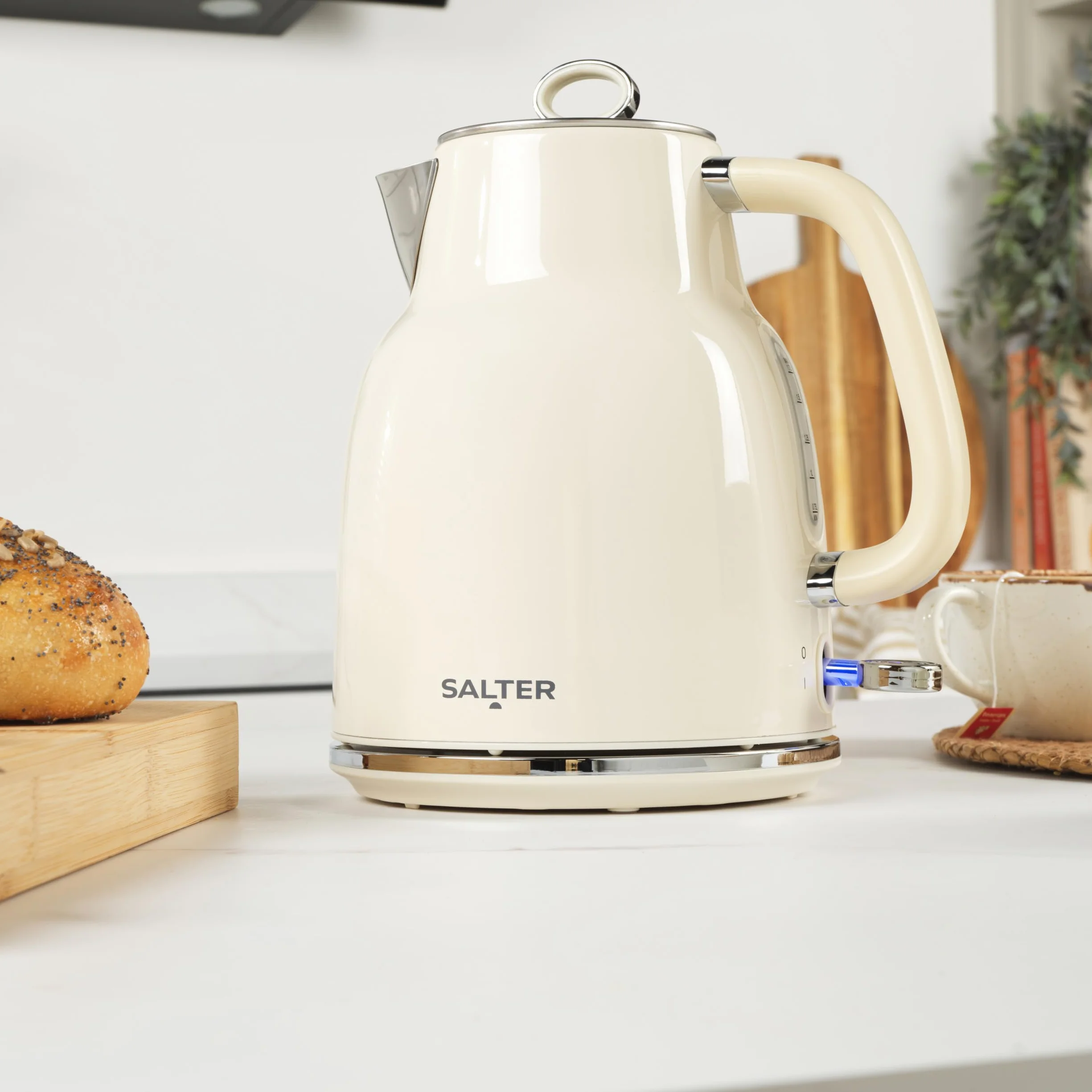 Salter Czajnik Retro 1,7 l – szybkie gotowanie 3 kW, podstawa 360°, wyjmowany filtr wapienny, bezprzewodowy, okienko poziomu wody, czujnik gotowania na sucho i automatyczne wylaczanie, krem