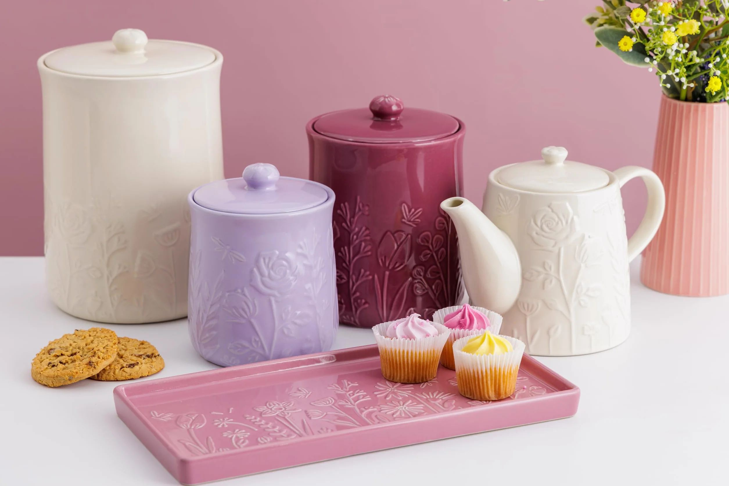Mason Cash Pojemnik na przybory kuchenne, 1,3 l, wytłaczany kwiatowy wzór, trwała kamionka, idealna do przechowywania narzędzi kuchennych i gadżetów, klasyczne przechowywanie w kuchni (wys. 15 x śr.