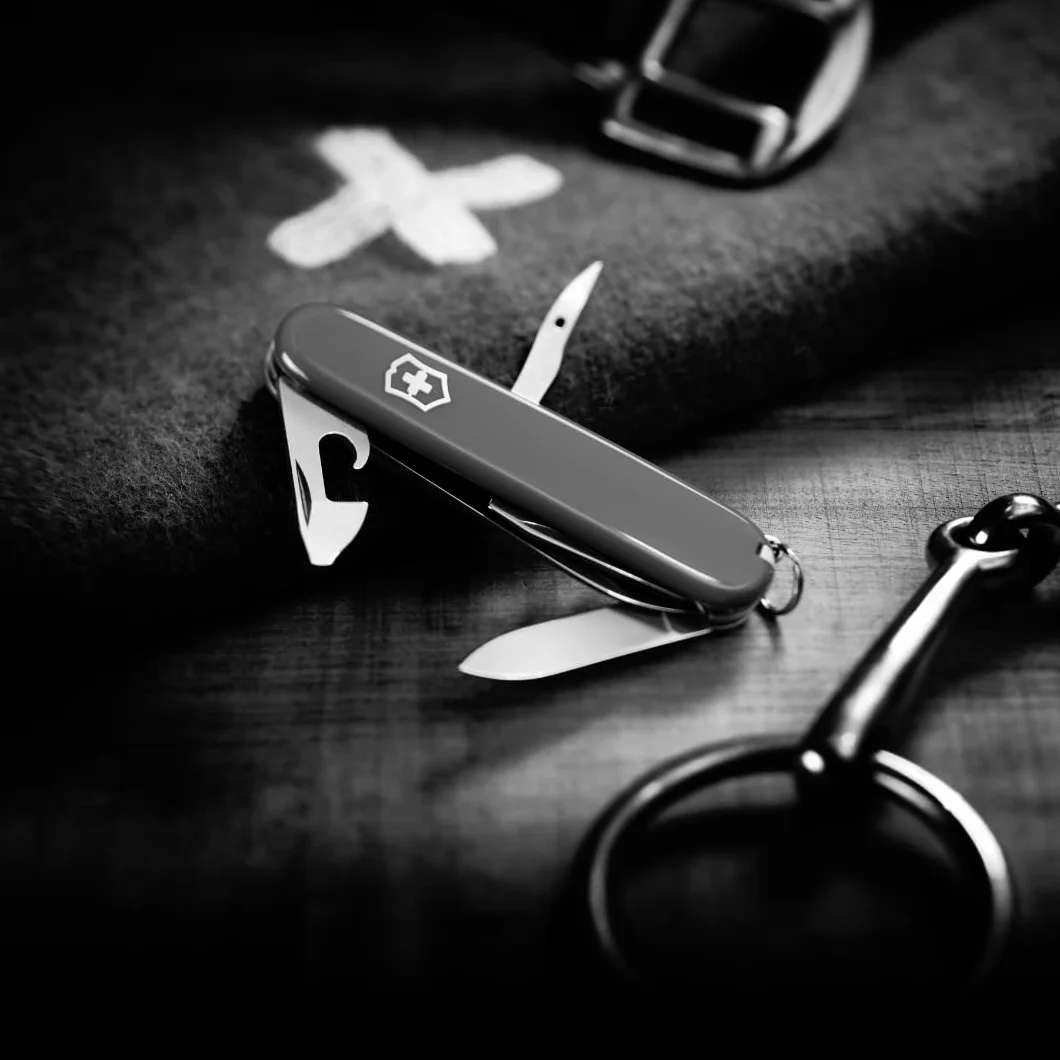Victorinox Taschenmesser Spartan (12 Funktionen, Klinge, Korkenzieher, Dosenöffner, Kapselheber, Pinzette)