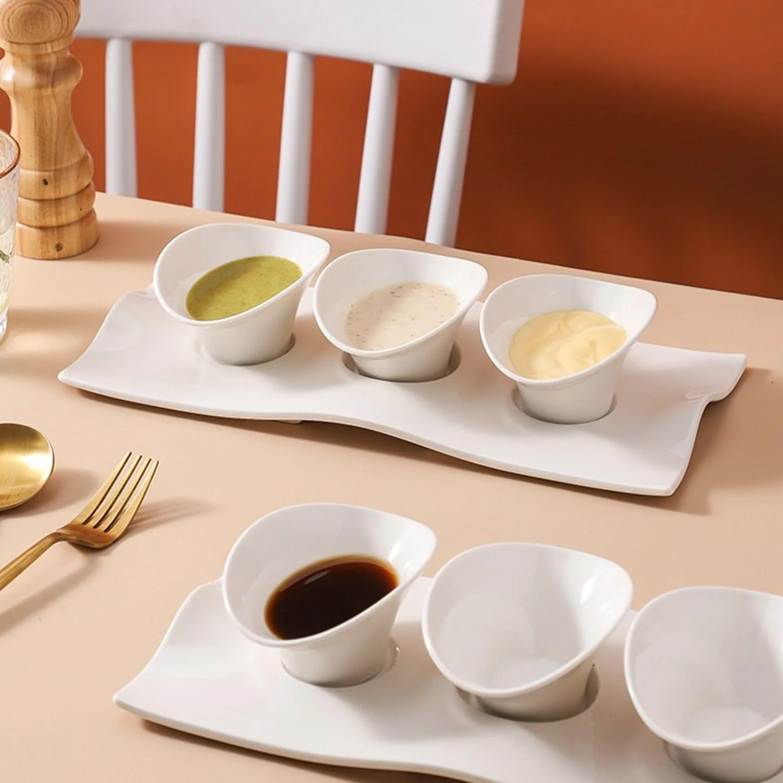Kuchnia biała porcelanowa miska na przyprawy domowa ceramiczna sałatka dressing miska kreatywna zastawa stołowa trzy przegrody talerz na przekąski miski do dipów
