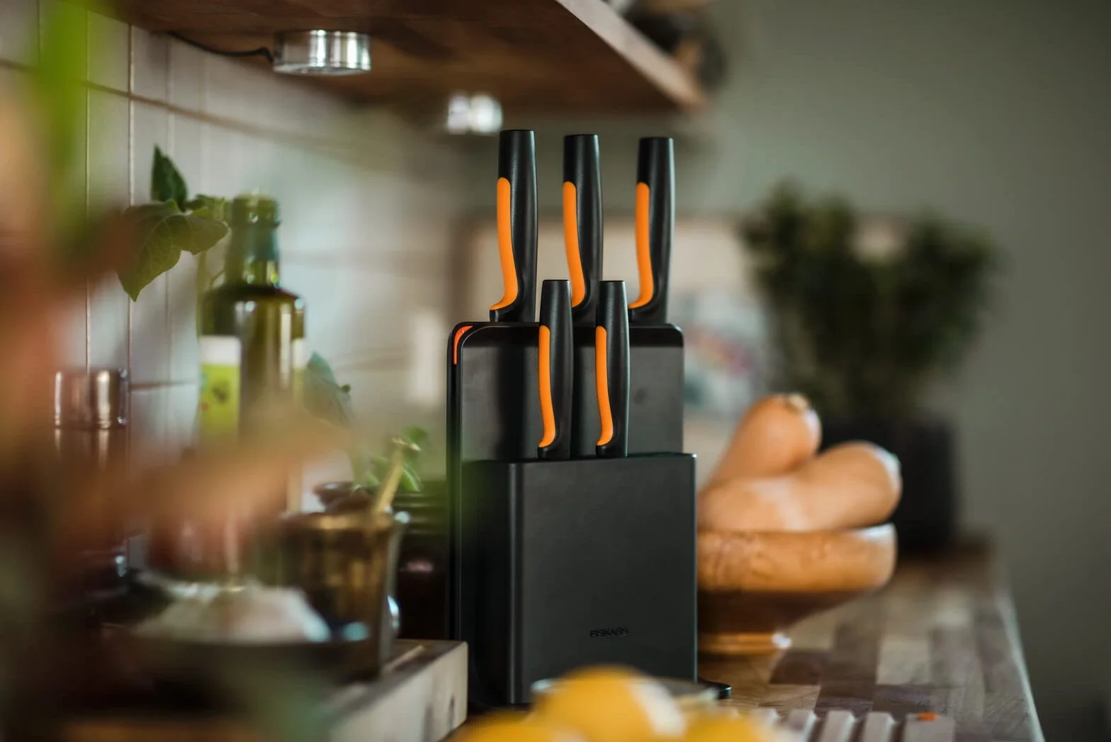 Fiskars Blok 5 noży,Functional Form,nóż do warzyw i Santoku, nóż do chleba,Czarny,1057554