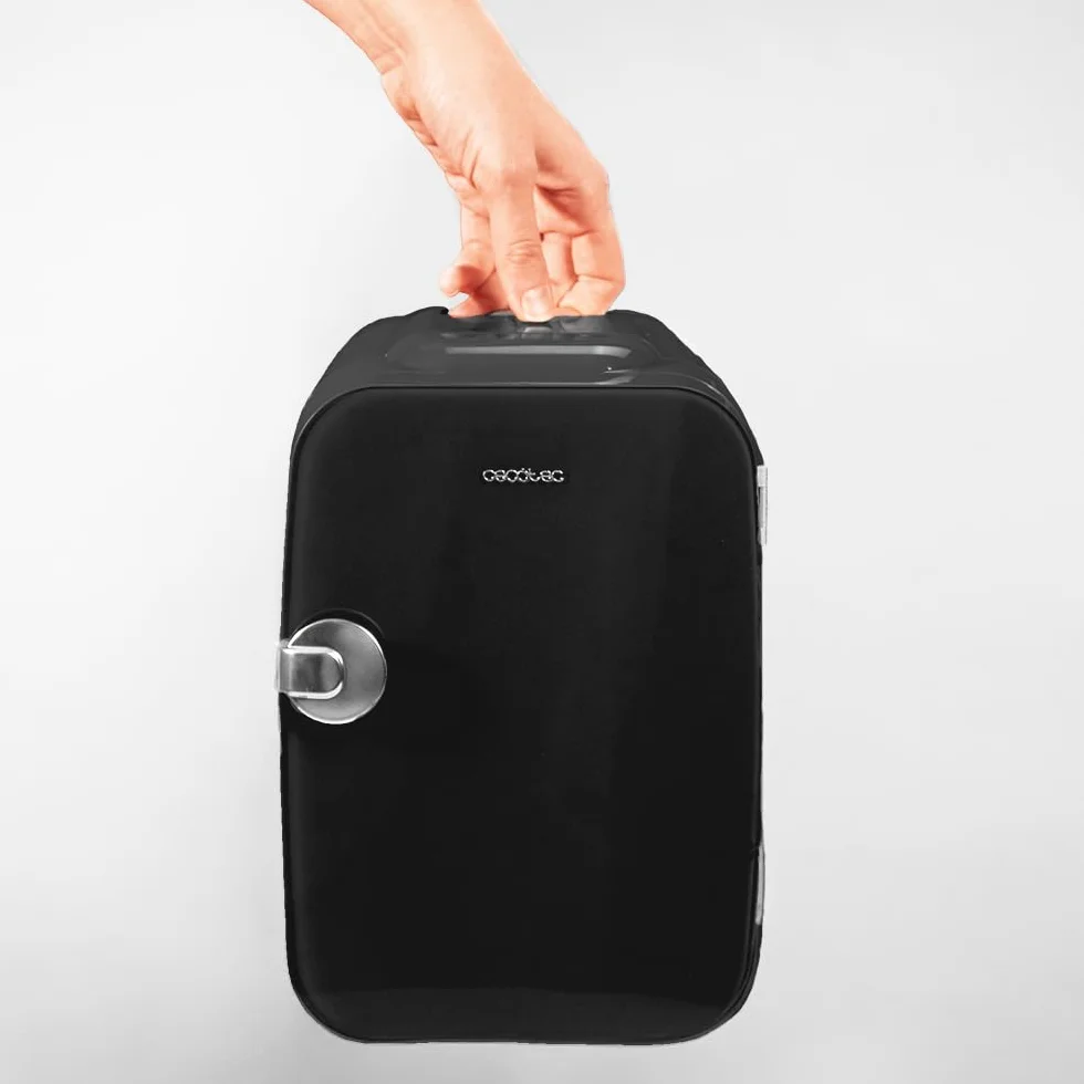 Cecotec Mini lodówka Bolero MiniCooling 4L Río Black, zasilanie 12 V-220 V, kompatybilna z samochodem i przyczepą kempingową, funkcja chłodzenia i ogrzewania, zakres temperatur 5-65º, łatwy transport.