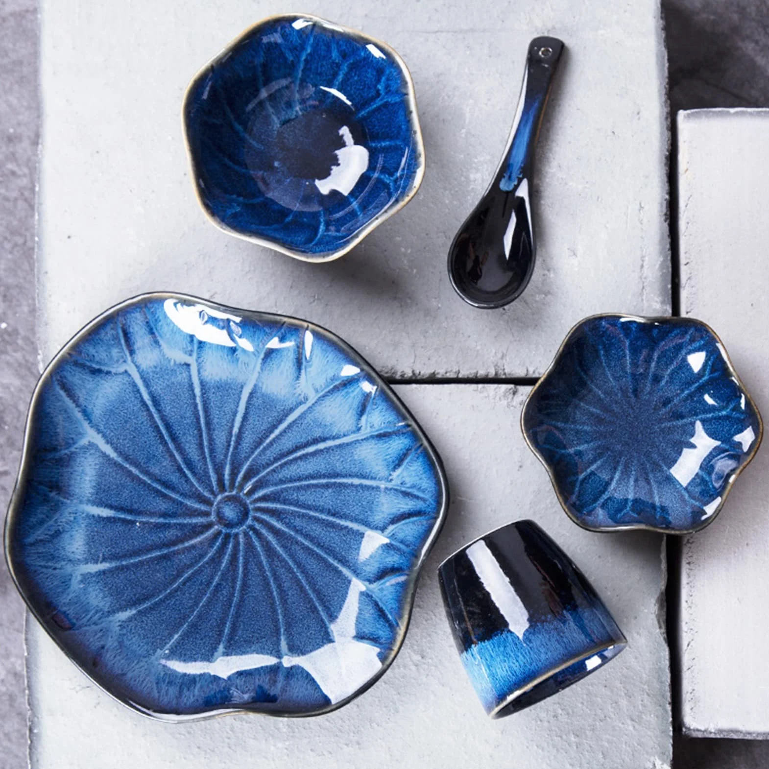 Porcelanowy zestaw obiadowy, serwis na 4/6/8, zestaw naczyń obiadowych w stylu japońskim Zastawa stołowa, zestaw naczyń obiadowych, zestawy naczyń ceramicznych - talerze obiadowe, miski na płatki