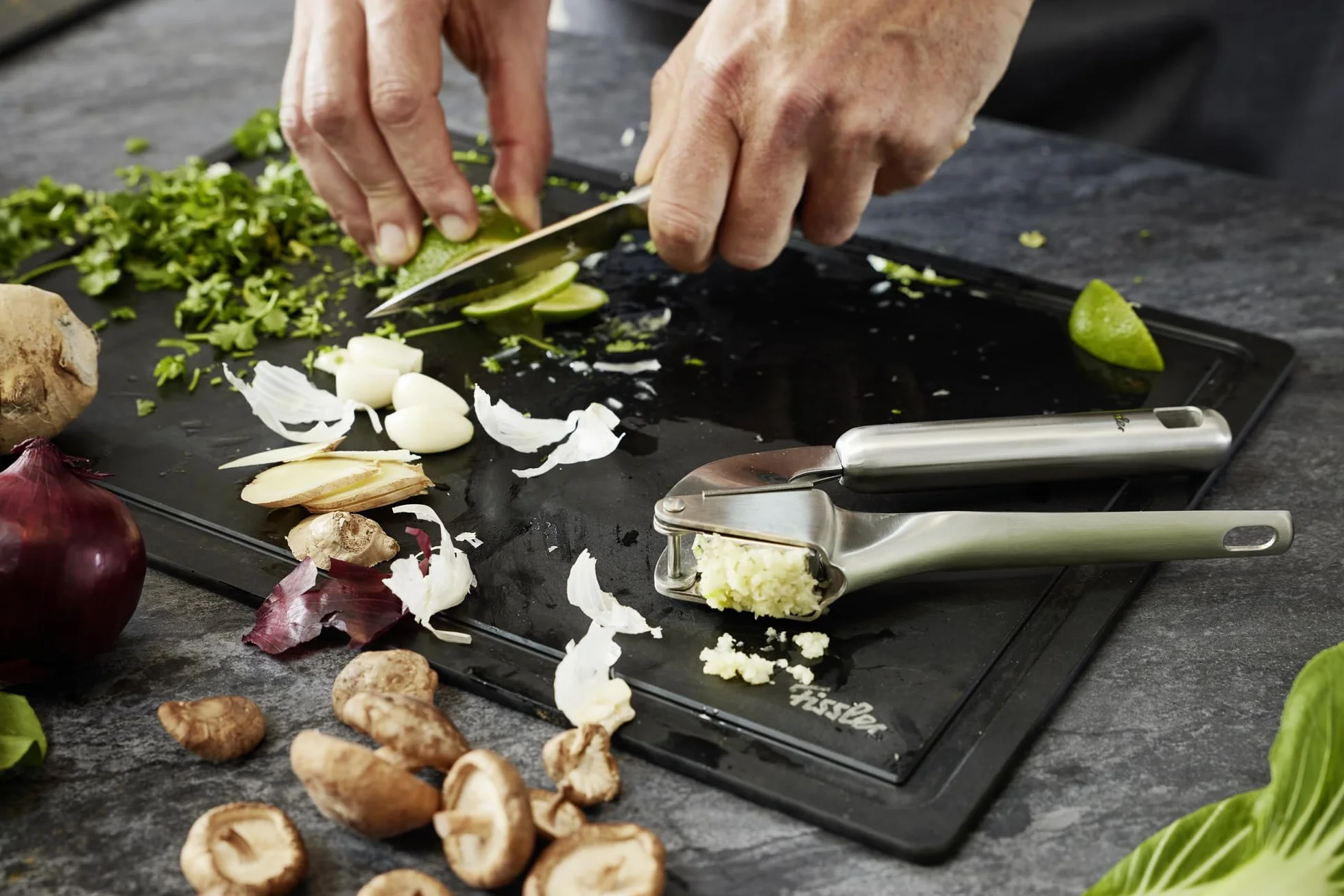 Fissler Essential/łyżka do spaghetti ze stali nierdzewnej (34 cm), duża łyżka do makaronu, z oczkiem do zawieszania, nadaje się do mycia w zmywarce