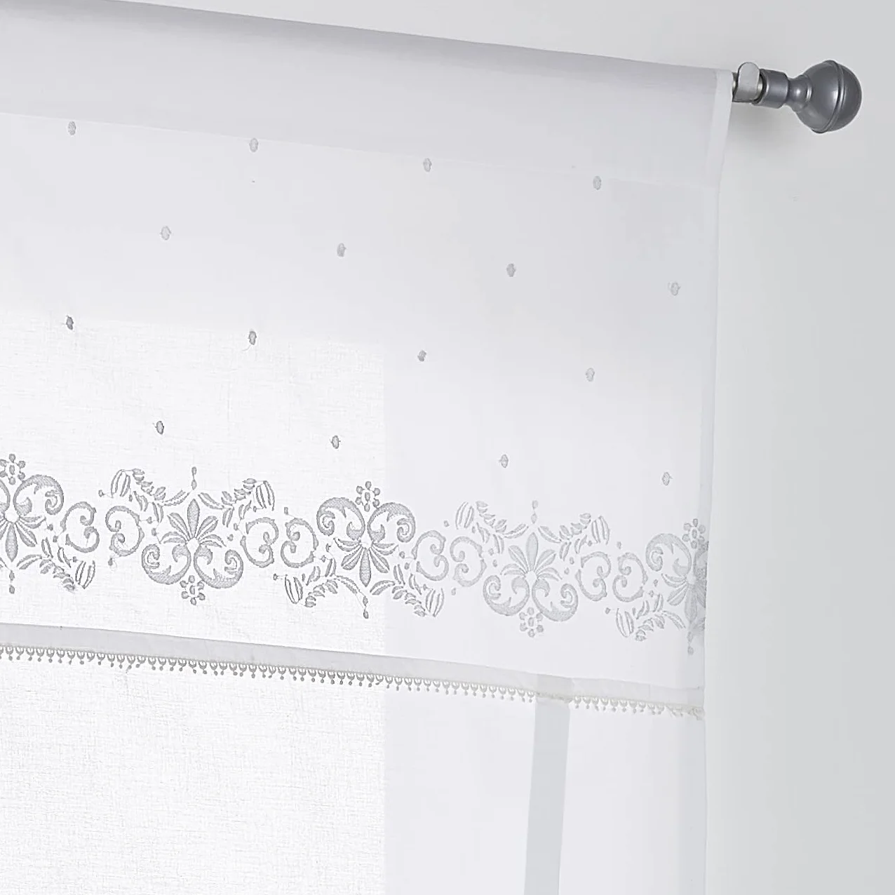 Kutti Firanka rzymska Jolie ze szlufkami do wiązania, przepuszczająca światło, styl dworkowy, romantyczny haft, wymiary: szerokość 120 cm x wysokość 100 cm