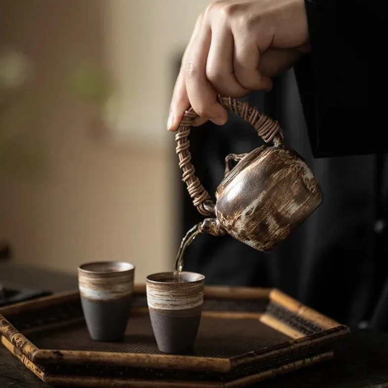 Ręcznie wykonany kamionkowy dzbanek do herbaty ziołowej z rattanowym uchwytem vintage Teaware na ceremonię herbaty Kung Fu herbata liściasta stroma z uchwytem pętelkowym