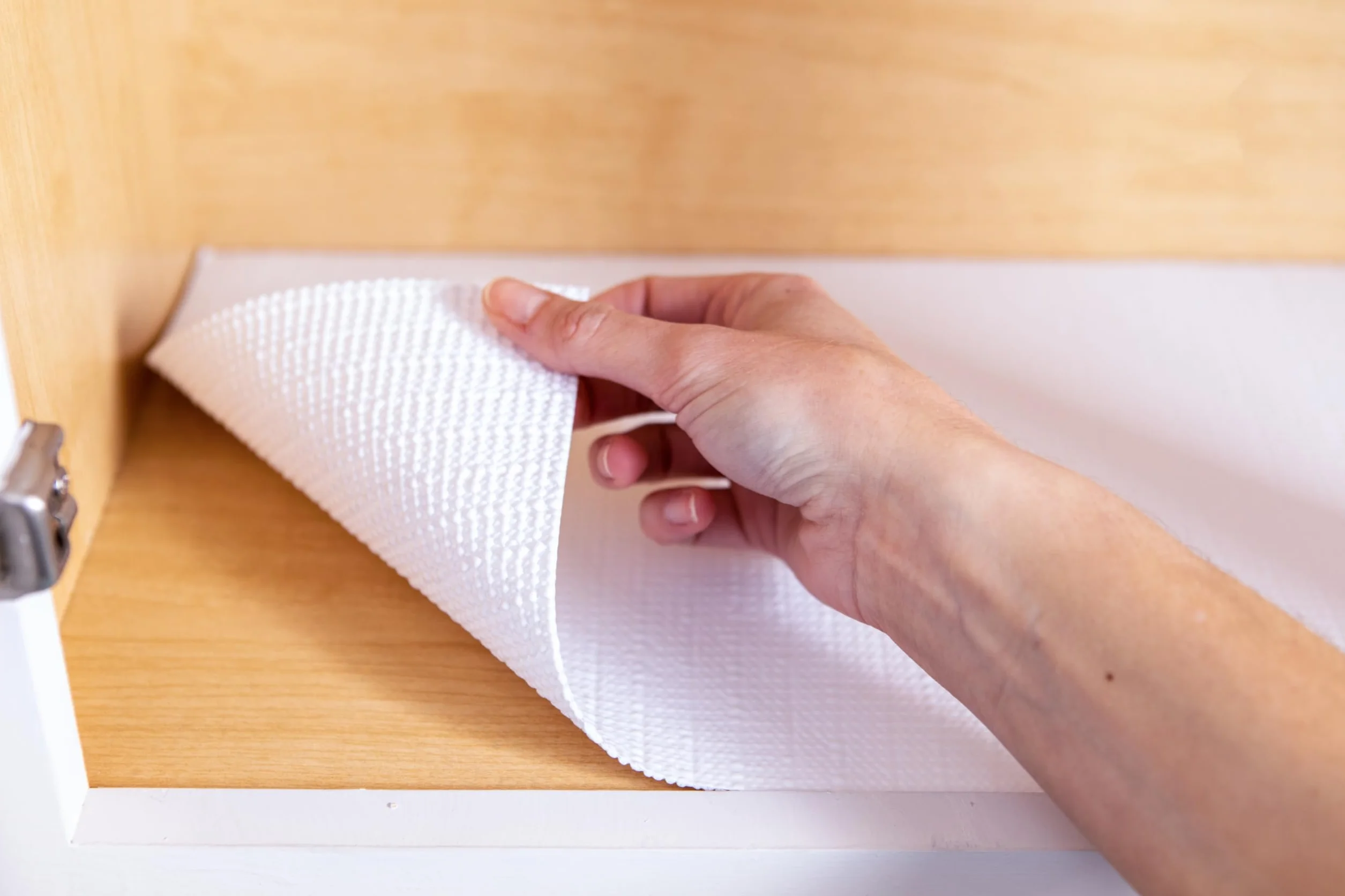Gładki top EasyLiner do szafek i szuflad, łatwy w instalacji i przycięciu w celu dopasowania, papier do półek i wkładka do szuflad, antypoślizgowa, 30 cm x 3 m, opakowanie projektowe, kolor szary