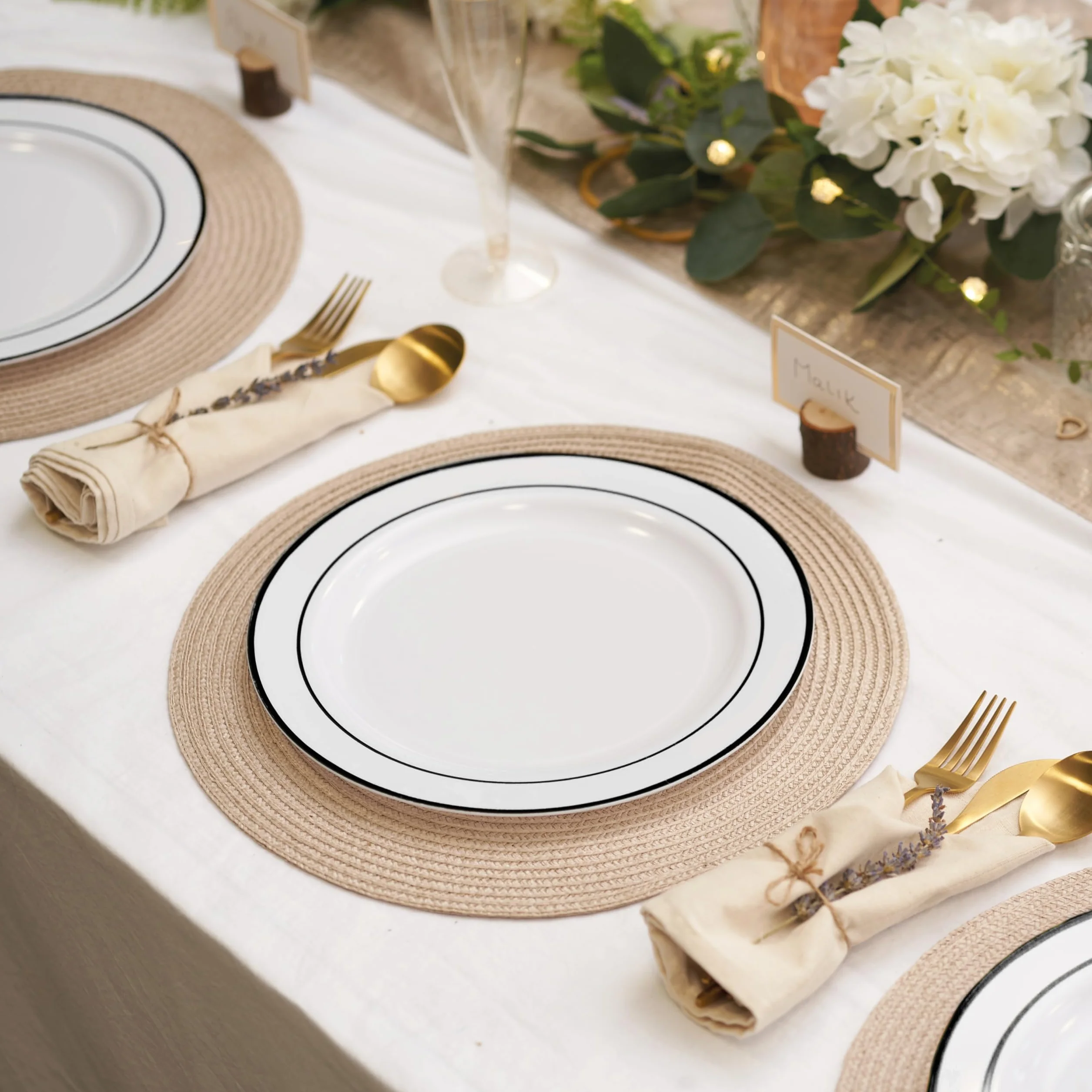 MATANA 25 białych plastikowych talerzy obiadowych premium z czarną krawędzią, 26 cm – eleganckie i wielokrotnego użytku talerze imprezowe na wesela, urodziny, piknik, grill, imprezy