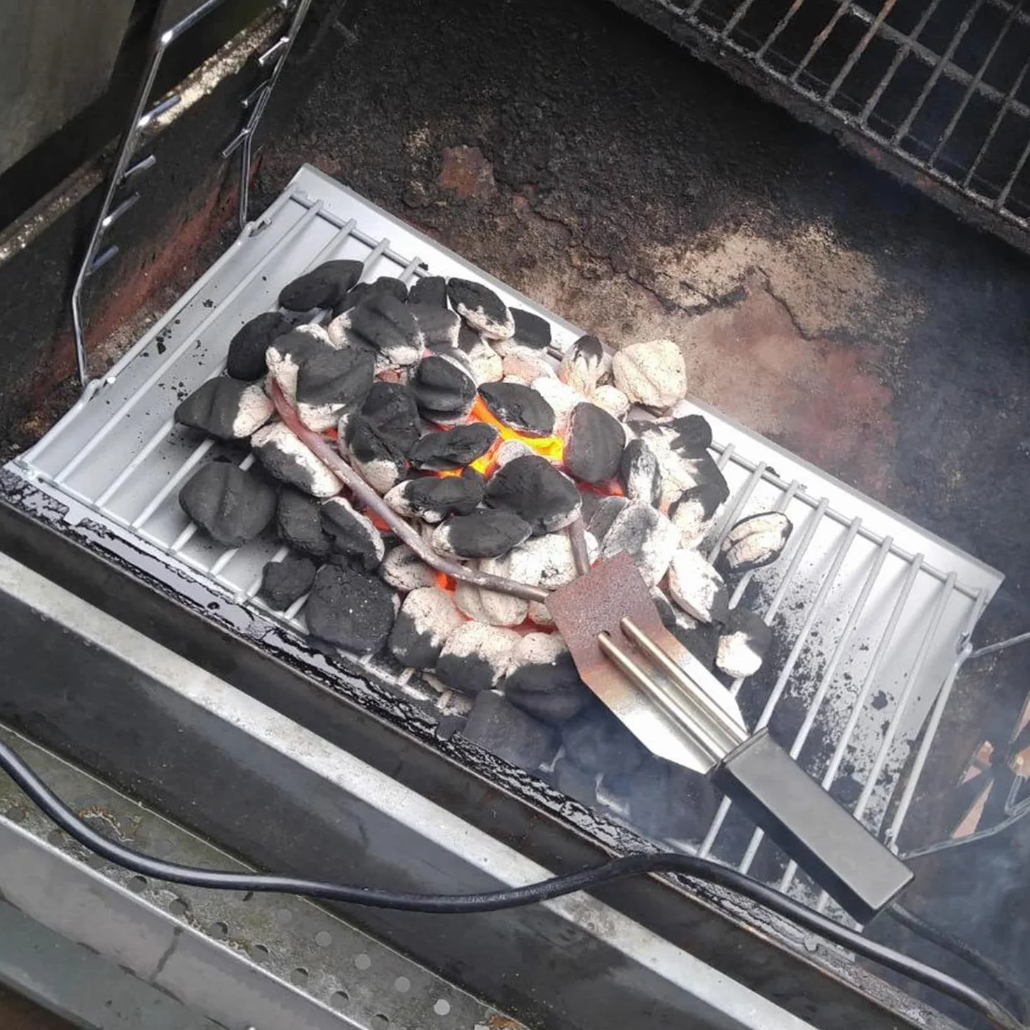 WELL GRILL patelnia do grilla 27", aluminiowana patelnia do grilla do ładowarek Grill węglowy 1224, 1324, 2121, 222, 2727, 2828, 2929, Charbroil 17302056 (68,6 x 33,65 cm)