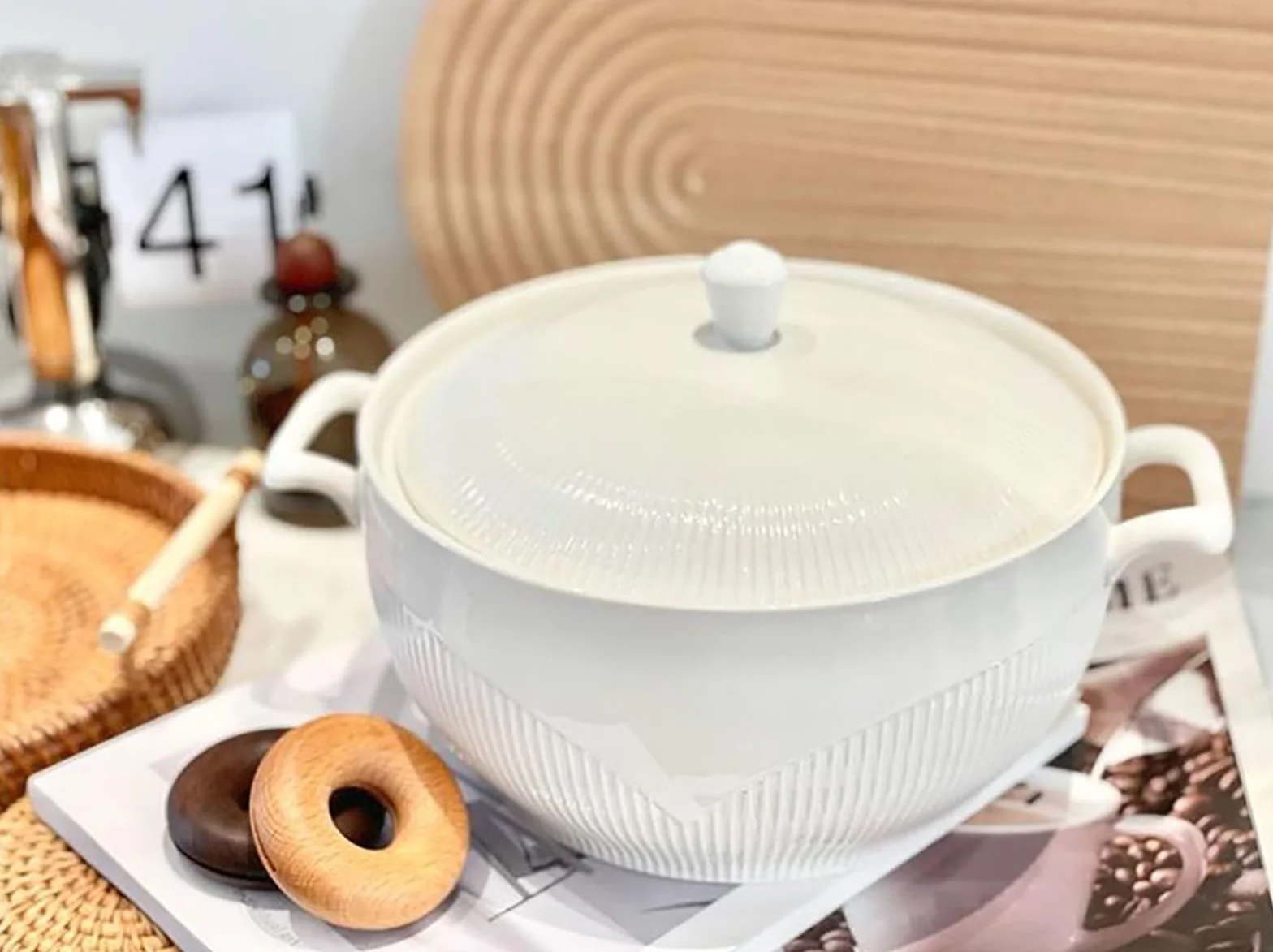 Ceramiczne naczynia do zapiekanek, Garnek gliniany/garnek gliniany/naczynia ceramiczne z białą pokrywką, podgrzewany w kuchence mikrofalowej i można myć zmywarce, porcelana(7inch)