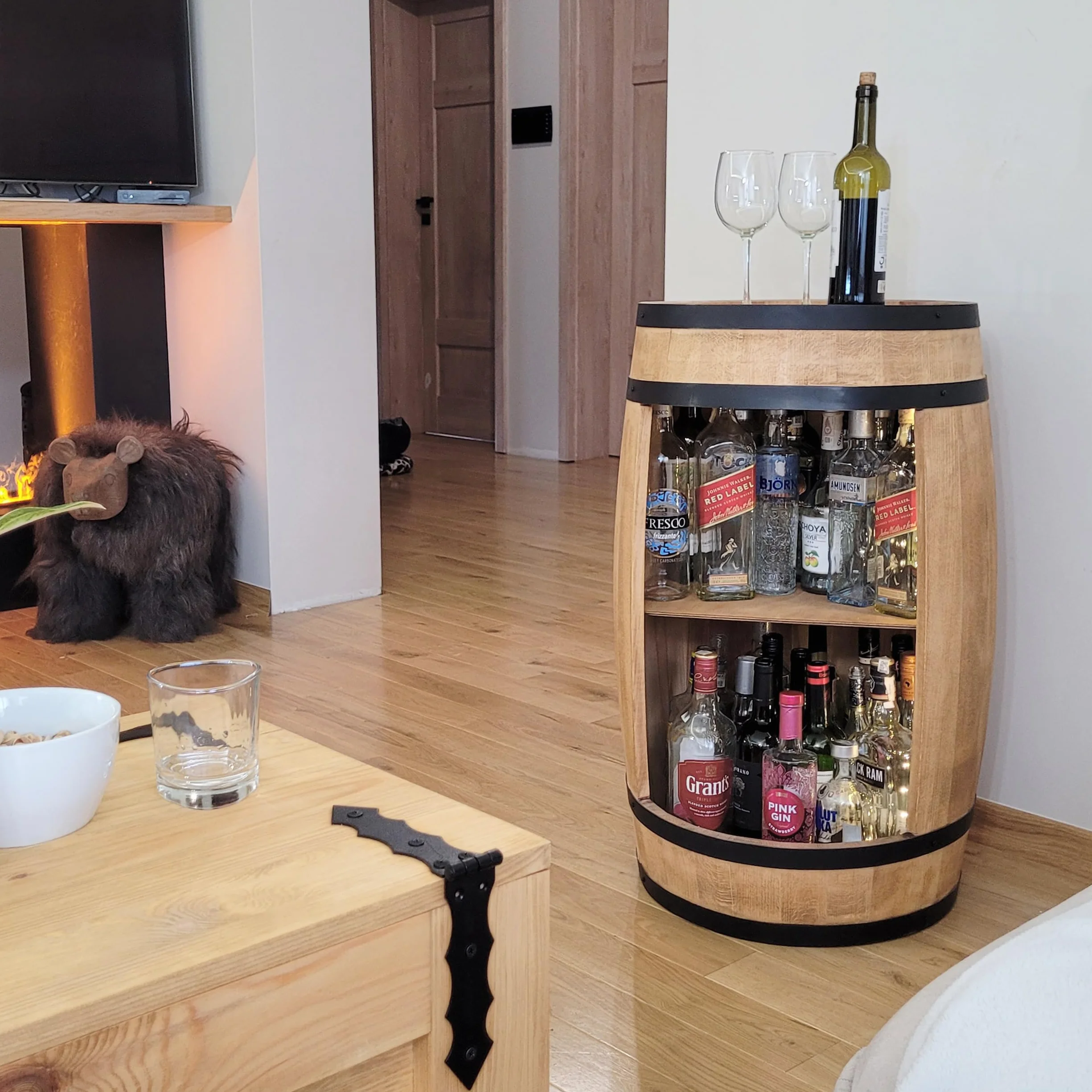 Minibar Szafka LED rustykalna, stolik barowy z drewna, 82 cm, beczka vintage do dekoracji domu, beczka na wino przekształcona w barek na alkohol i whisky, prezent dla mężczyzn