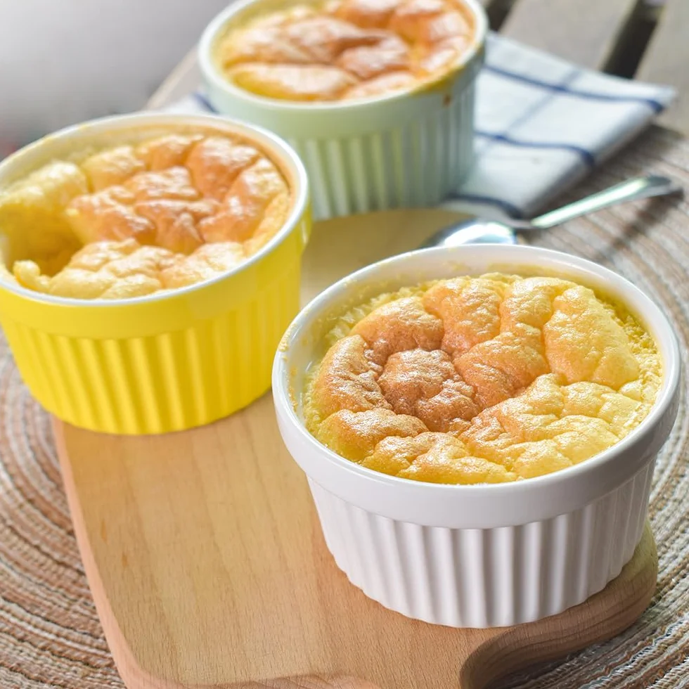 homEdge Porcelanowy zestaw Ramekins z pokrywką, 240 ml / 8 uncji, miska do lodów, Creme Brûlée Ramekins Soufflé, zestaw 6 sztuk, kolor biały