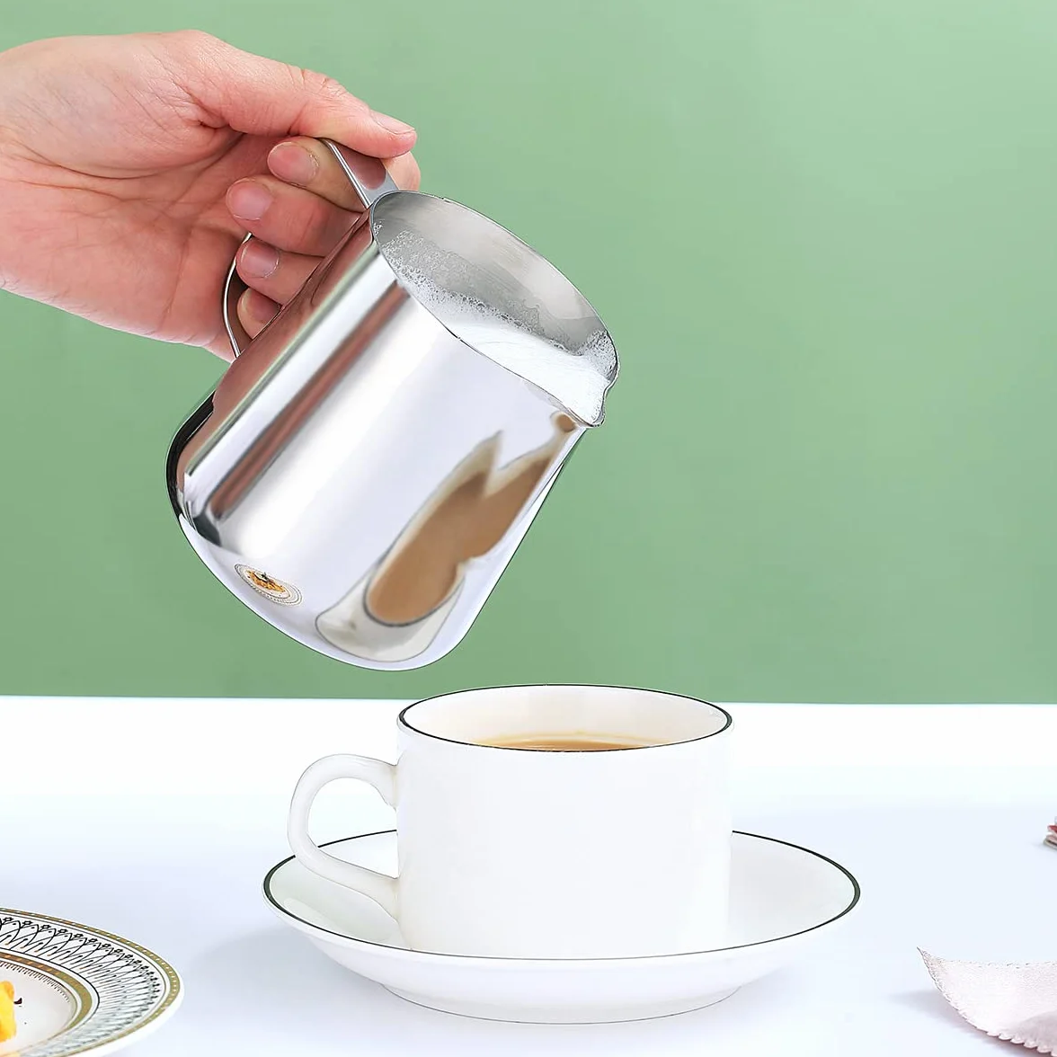 Dzbanek do spieniania mleka 12oz - 350ml, Kyraton Dzbanki do gotowania na parze ze stali nierdzewnej z dekorowaniem pióra, kubki do kawy mlecznej Cappuccino Latte Art Barista Dzbany parowe Dzbanek na mleko (srebrny)
