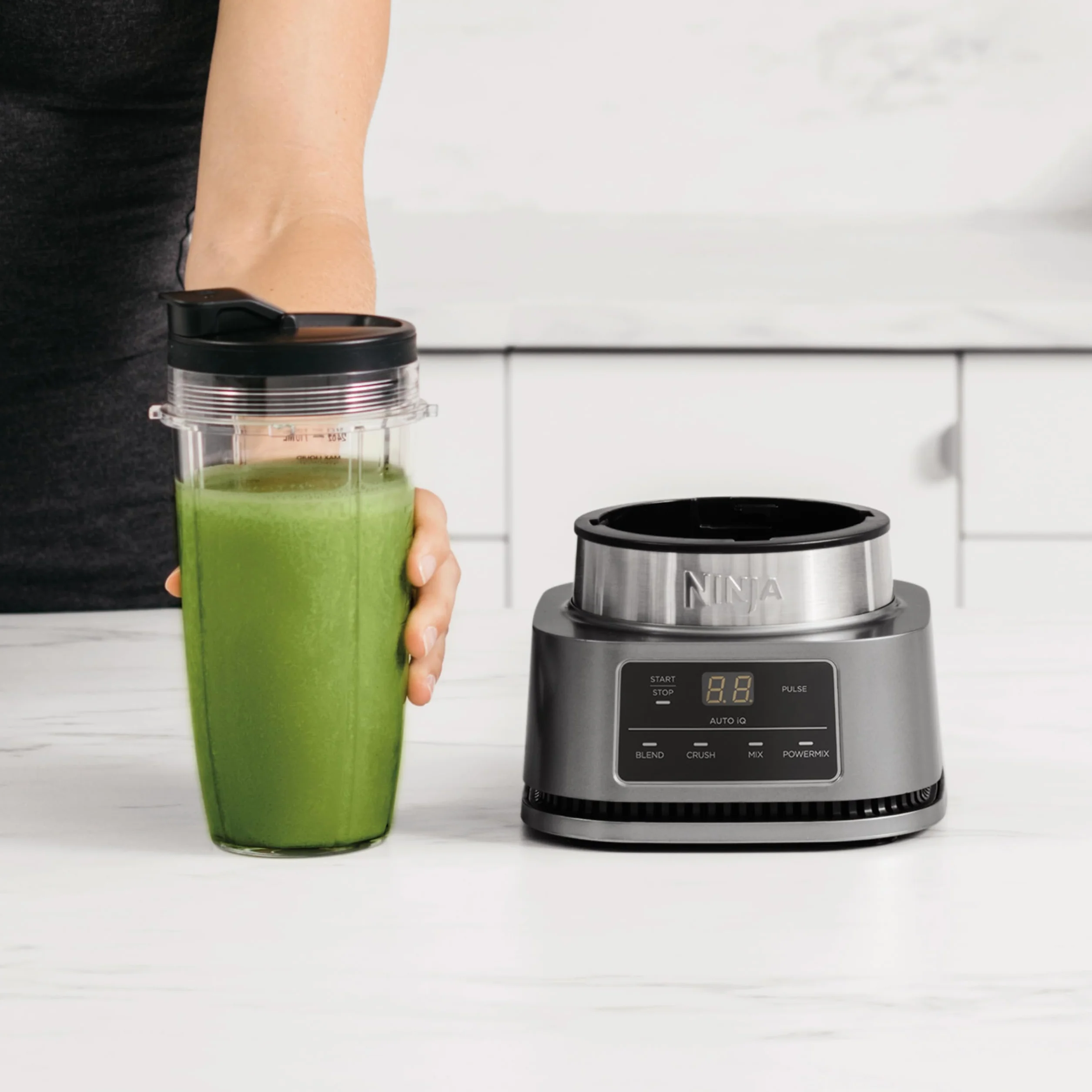 Ninja Foodi Power Nutri Mixer 2W1, Tworzenie Miseczek ze Smoothie, Mieszanie Gęstych Past i Mrożonych Napojów, Programy Automatyczne, Srebrny CB100EU