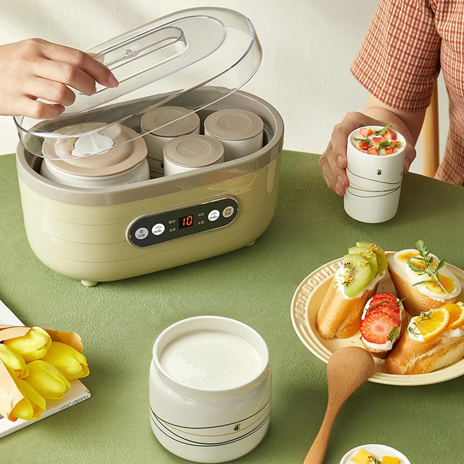Automatic Yogurt Maker z Wyświetlaczem LED & Timerem, 1.75L Fermentator z 2 Dużymi & 6 Małymi Kubkami, Regulowany Czas & Stała Temperatura do Jogurtu & Jogurtu Greckiego
