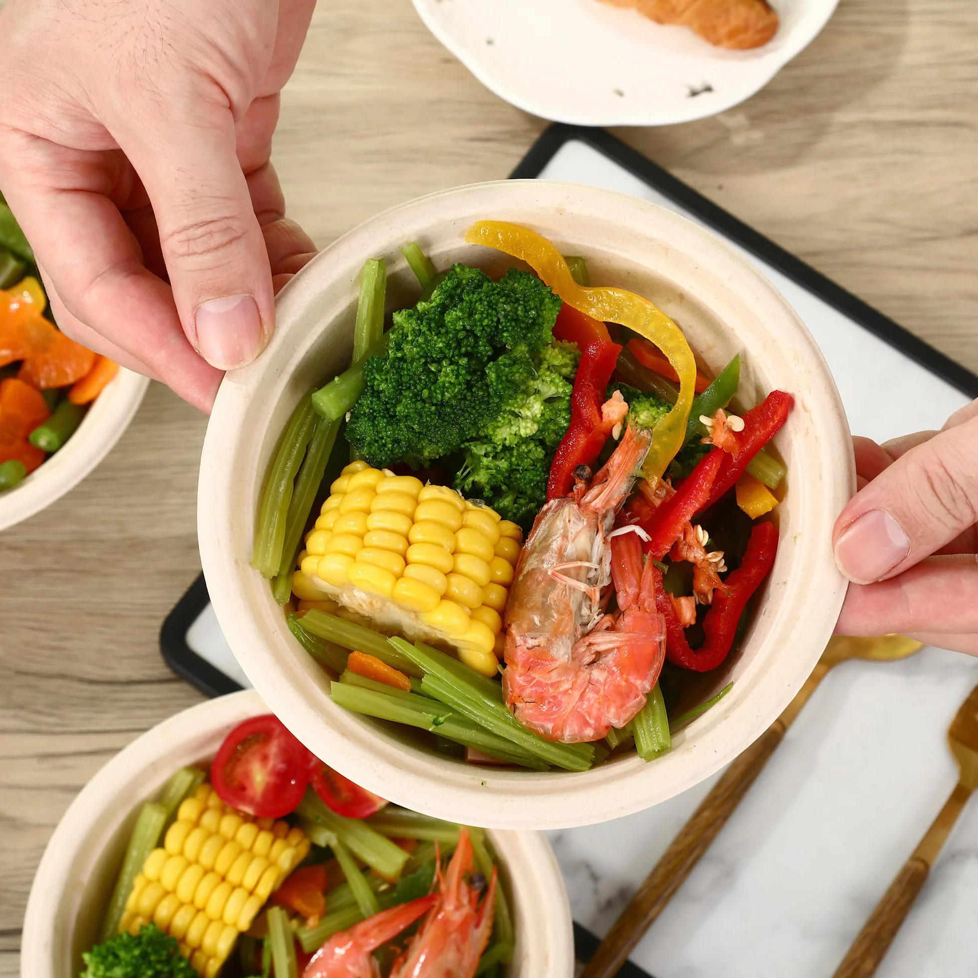 Opakowanie 50 sztuk 500ML jednorazowych miseczek papierowych biodegradowalne