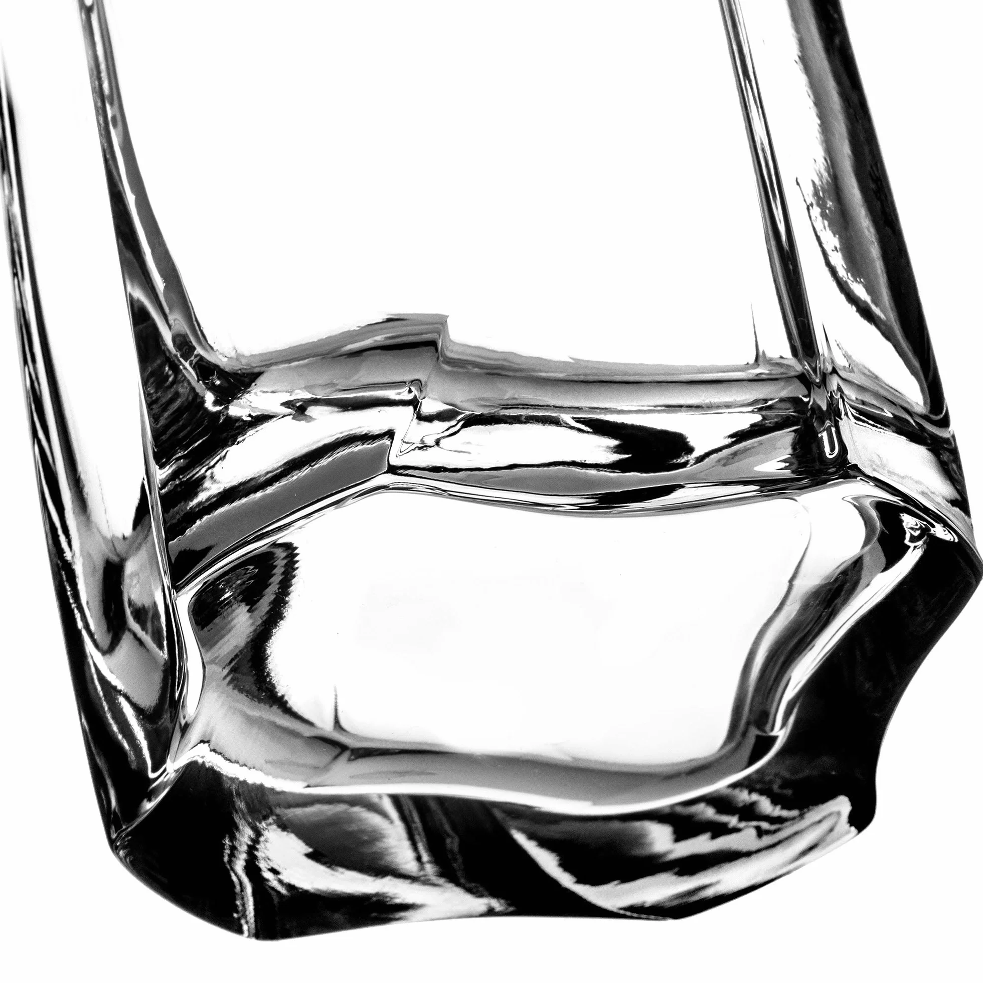 KADAX Zestaw 6 szt. Szklanki wysokie żłobione 380 ml do wody, soku i drinków oferują pewny chwyt dzięki żłobieniu, a grube ścianki zwiększają wytrzymałość.