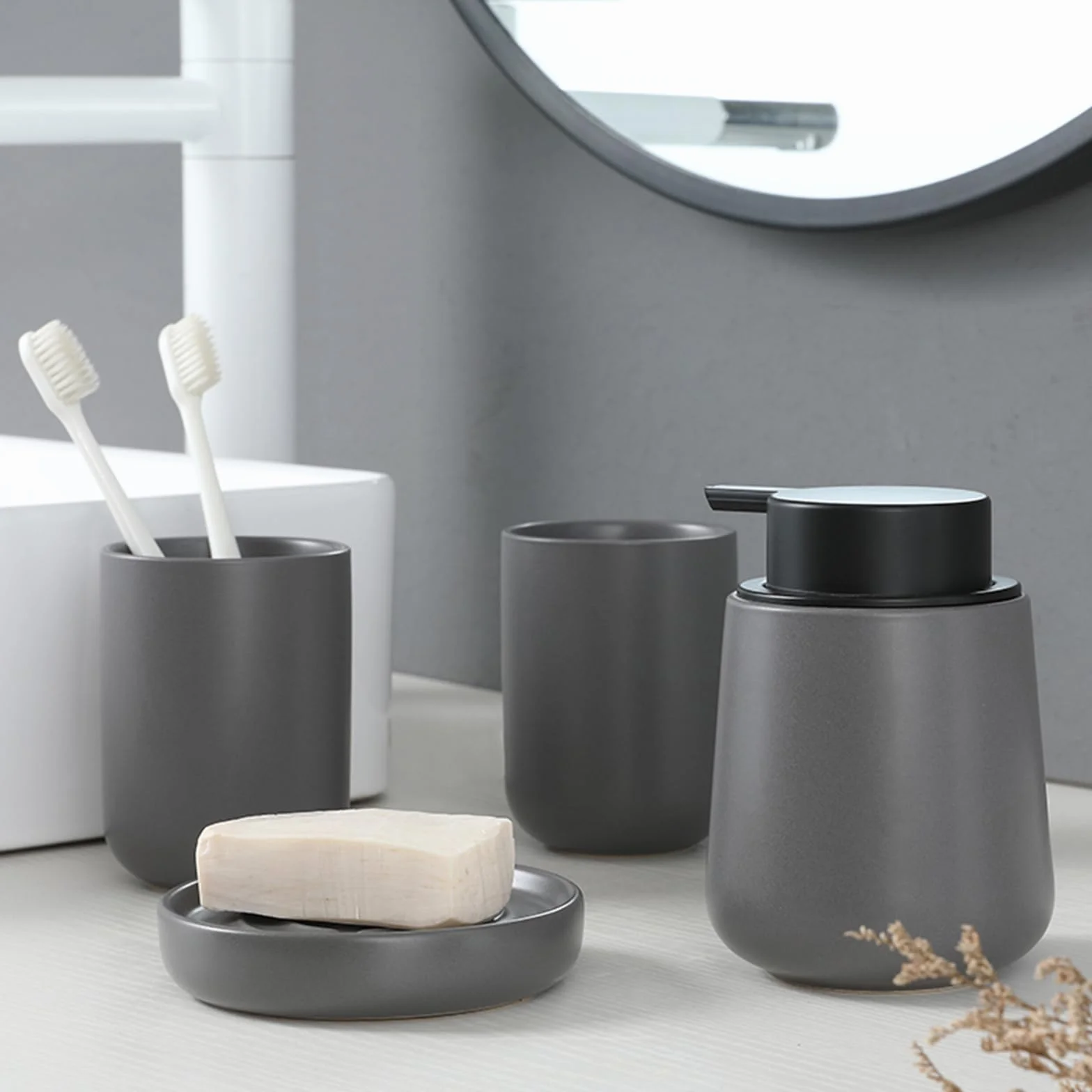 Zestaw ceramicznych akcesoriów łazienkowych, 4 szt. zestaw łazienkowy zawiera mydelniczkę i dozownik mydła, uchwyt na szczoteczkę do zębów, kubek do domu i łazienki (szary)