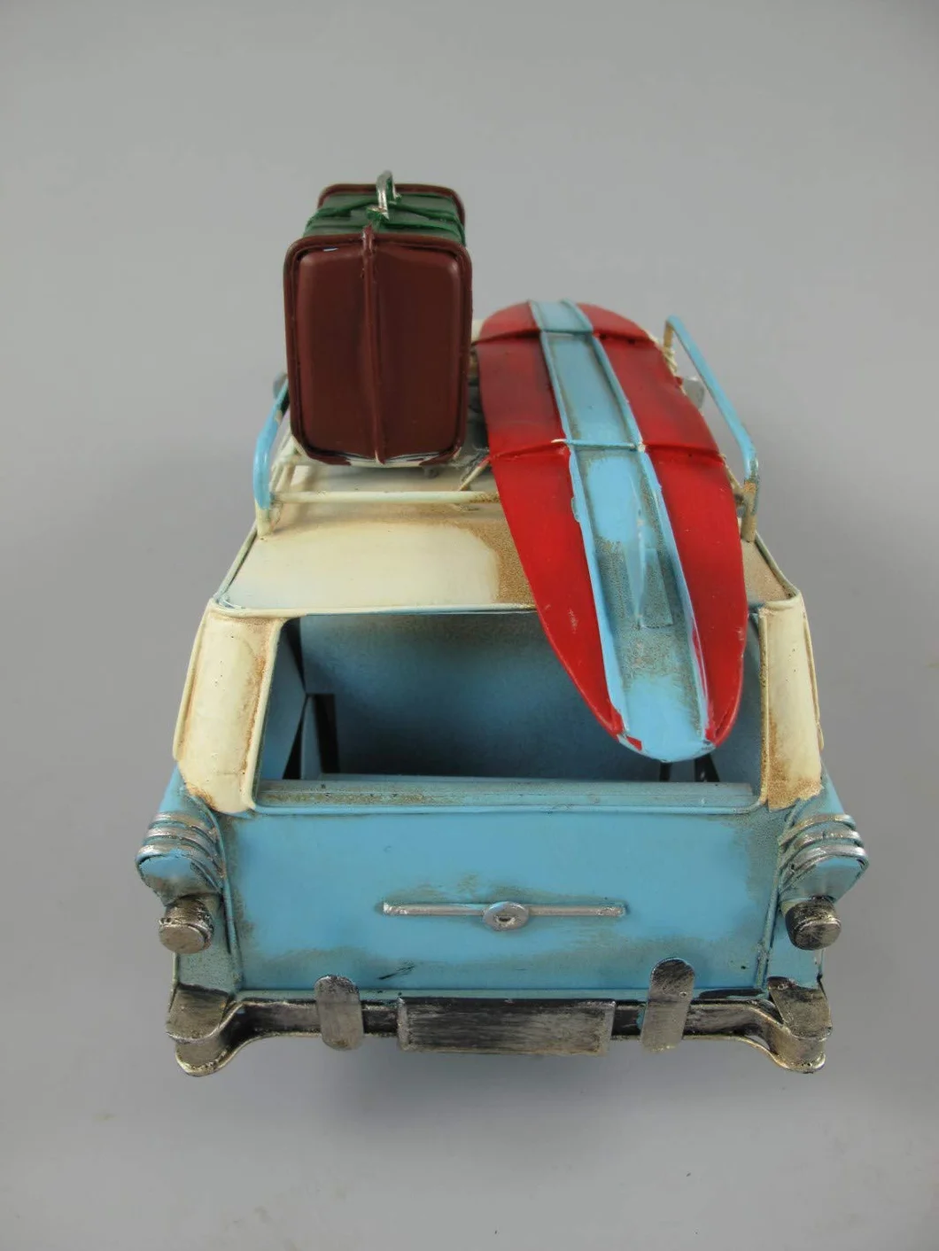 Samochód blaszany oldtimer kombi Stationcar z deską surfingową nostalgia dekoracja retro model blaszany model samochodu Shabby Vintage Kalifornia