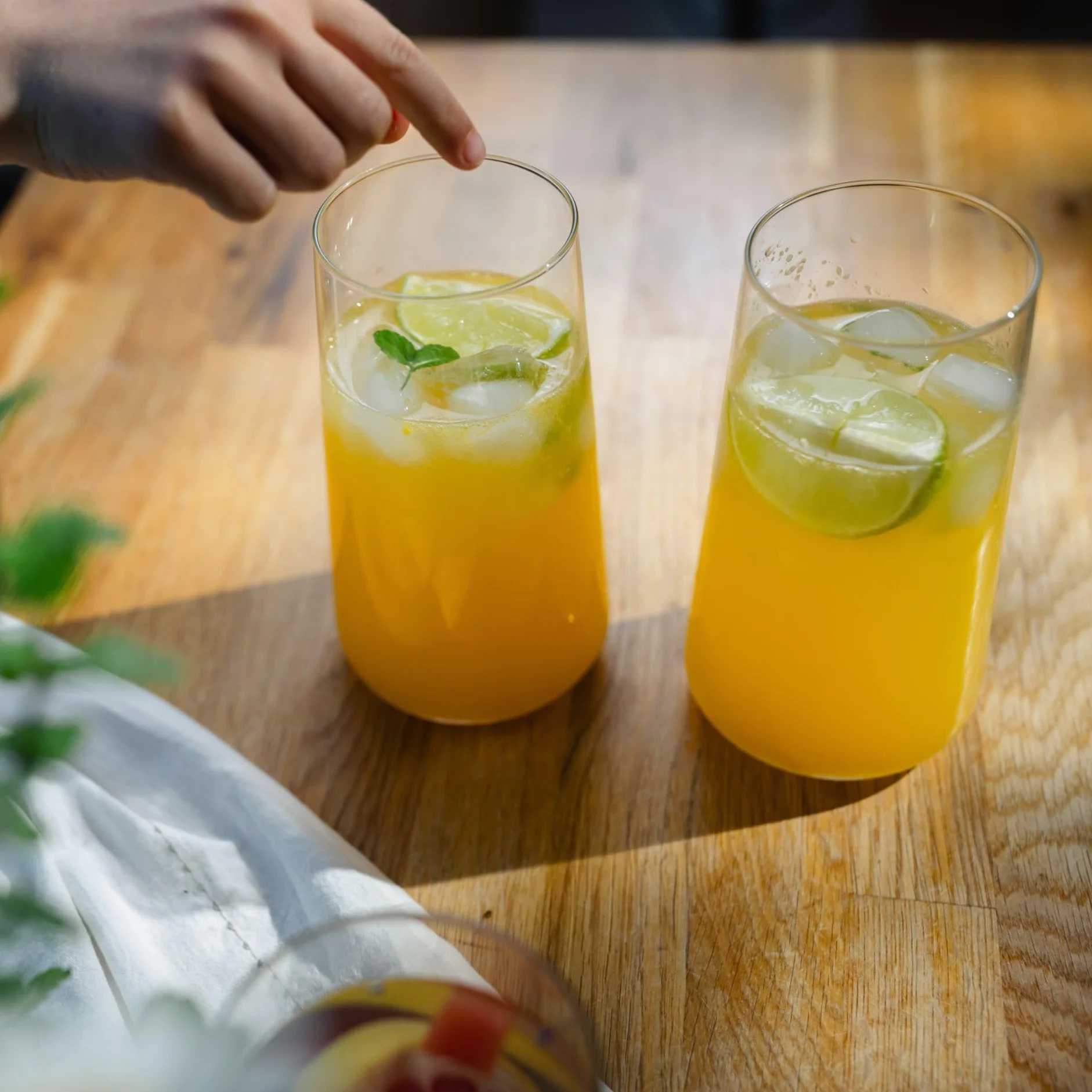 KROSNO Infinity Szklanki do Wody i Napojów 600 ml, Zestaw 6 szt – Wysokie, Nowoczesne, Szkło Kryształowe Bezołowiowe, Do Soku, Koktajli, Do Domu i Restauracji, Zmywarka