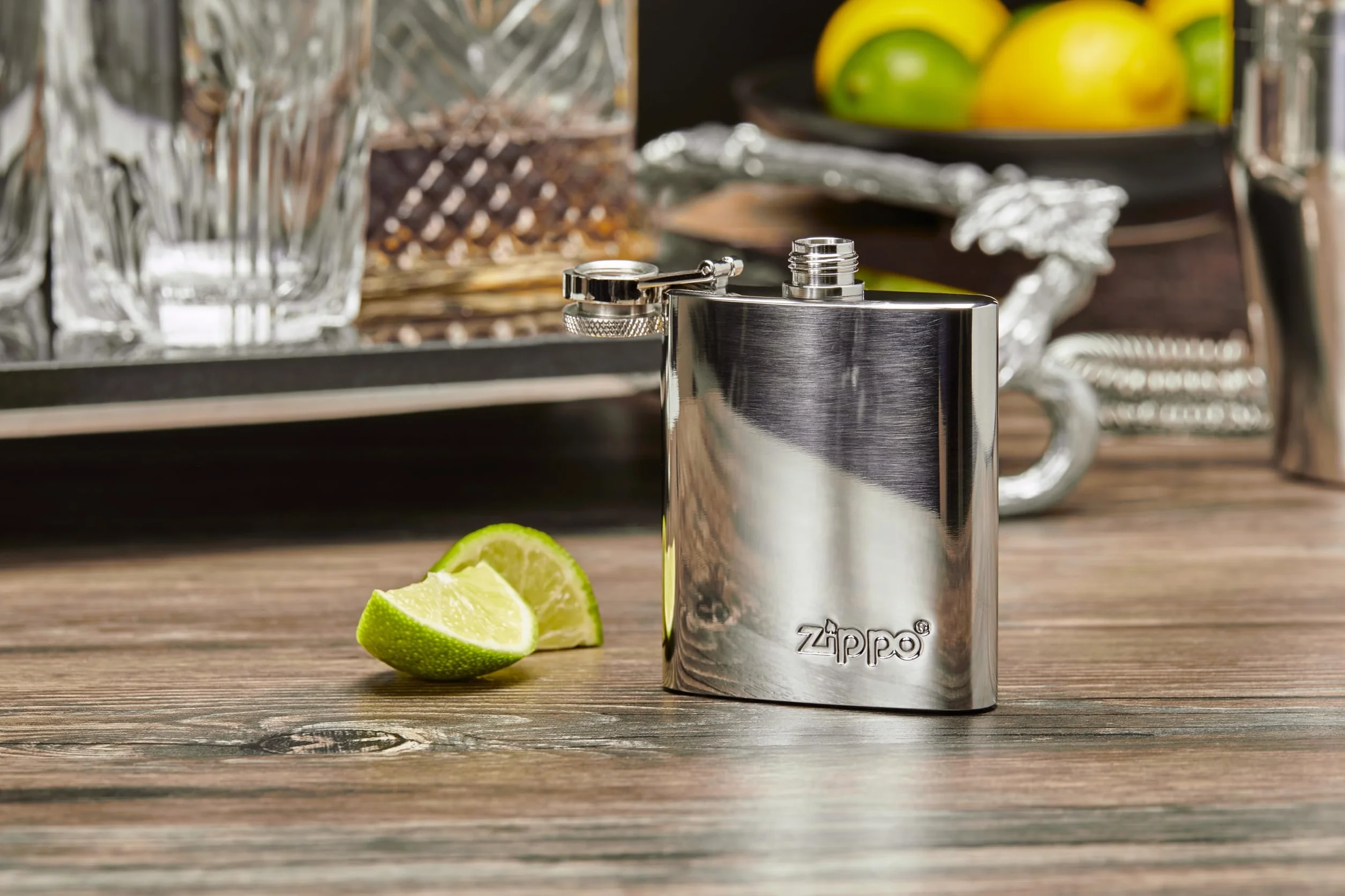 Zippo Piersiówka ze Stali Nierdzewnej, Srebrna, 177 ml, Polerowana, optymalna na Wędrówki i do Aktywności na Świeżym Powietrzu