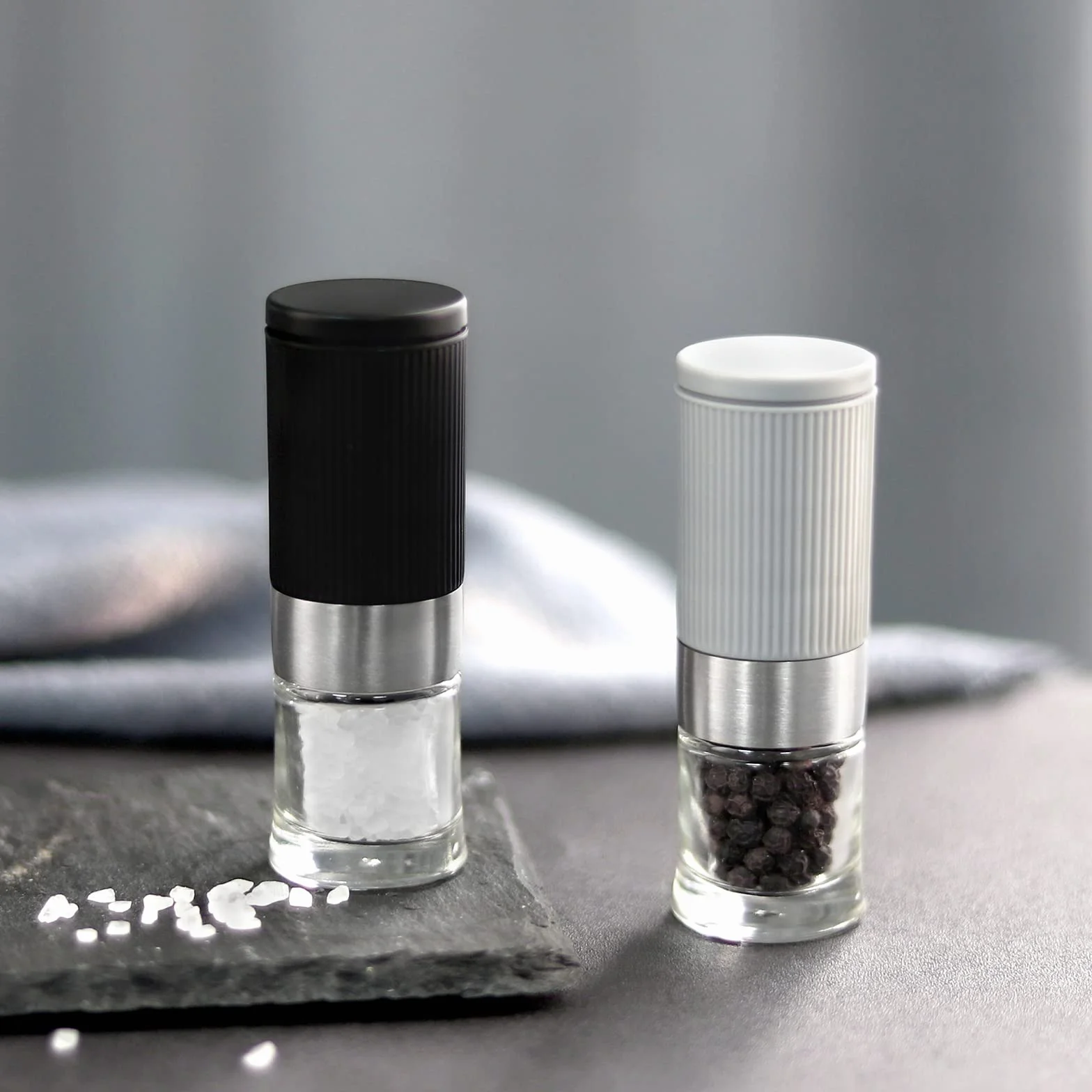Vevok Chef Mini Zestaw młynków do soli i pieprzu, Małe Regulowane Ceramiczne Młynki do Soli, Przenośne Młynki do Przypraw, Małe Młynki do Pieprzu, Do Grilla, Imprezy, Podróży, Prezenty…