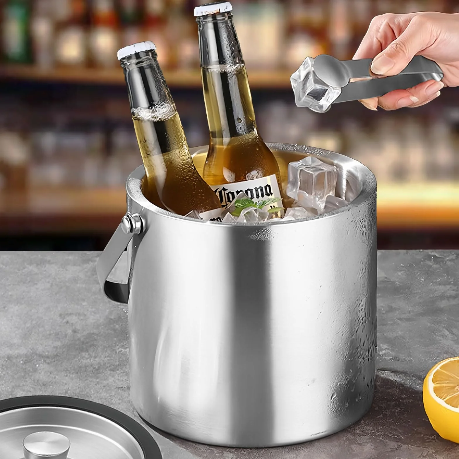 Pojemnik na kostki lodu 1,6 l, stal nierdzewna, z hermetyczną pokrywką, sitko i szczypce do lodu, stal nierdzewna, podwójne ścianki izolowane do chłodzenia butelek, przenośny pojemnik na lód