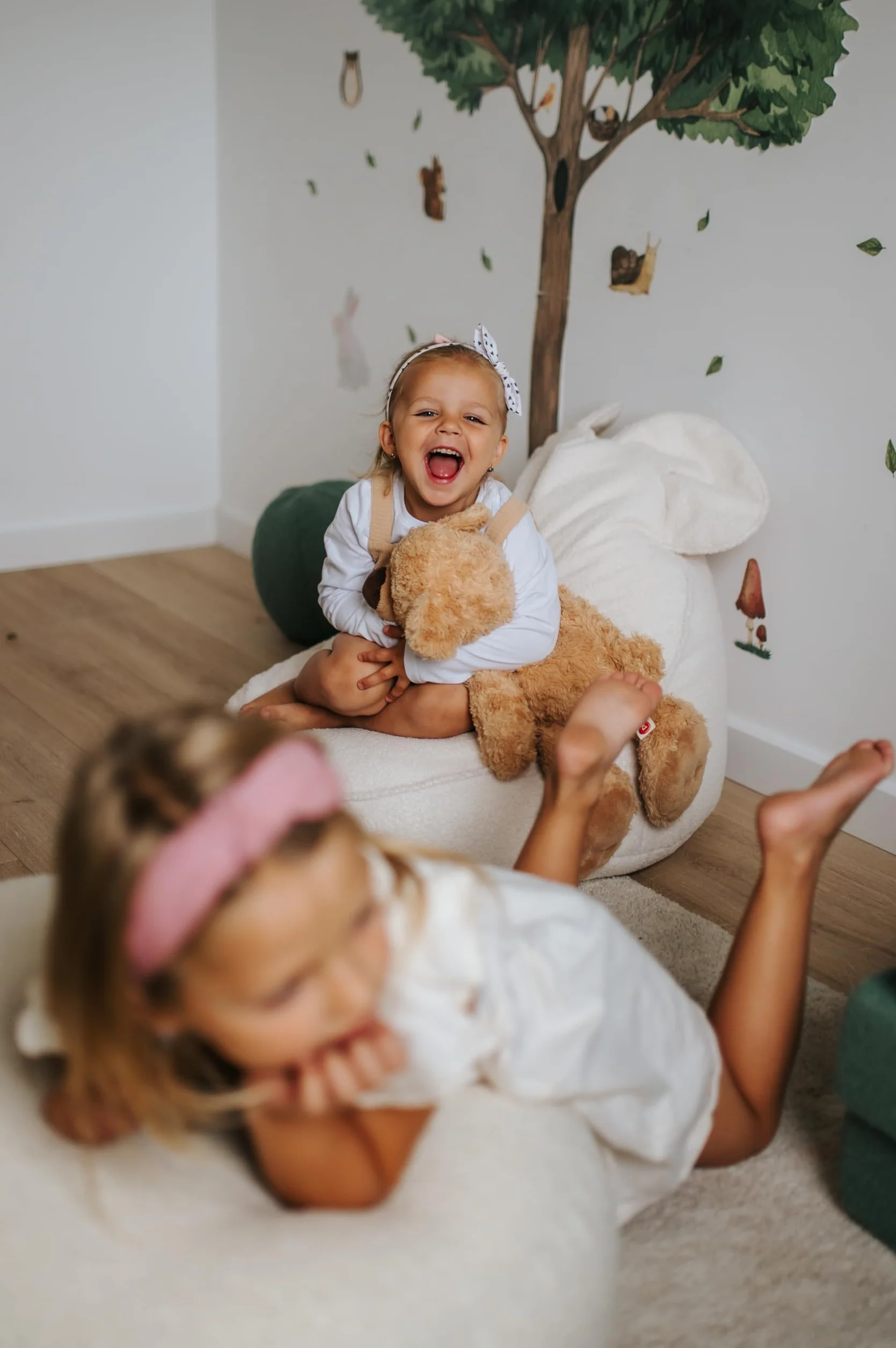 Gutekissen® Kinder Sitzsack „Miki” z usszami – Wygodny, dywan stolarski Montessori do pokoju dziecięcego (szary, 68/68/50 z usszami)