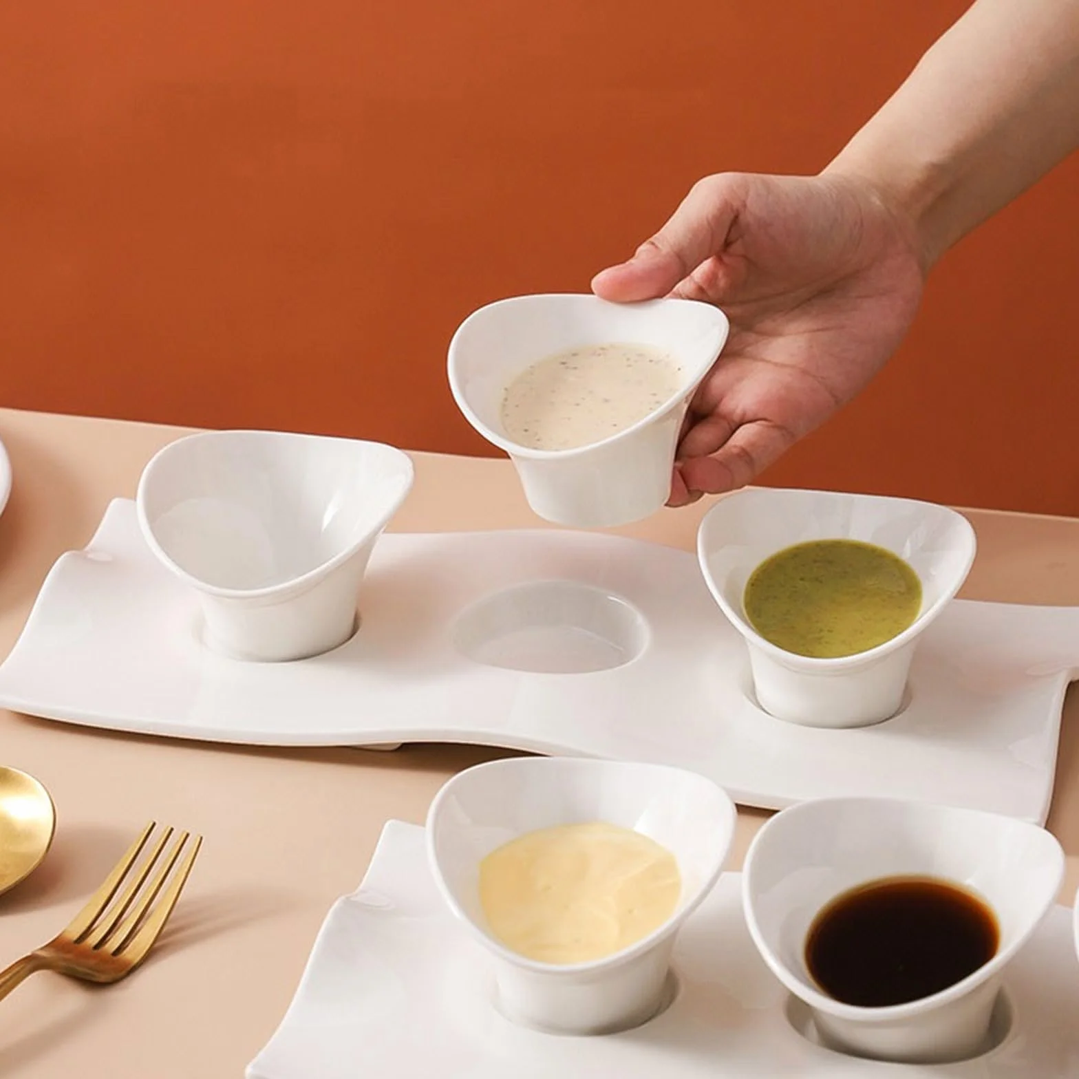 Kuchnia biała porcelanowa miska na przyprawy domowa ceramiczna sałatka dressing miska kreatywna zastawa stołowa trzy przegrody talerz na przekąski miski do dipów