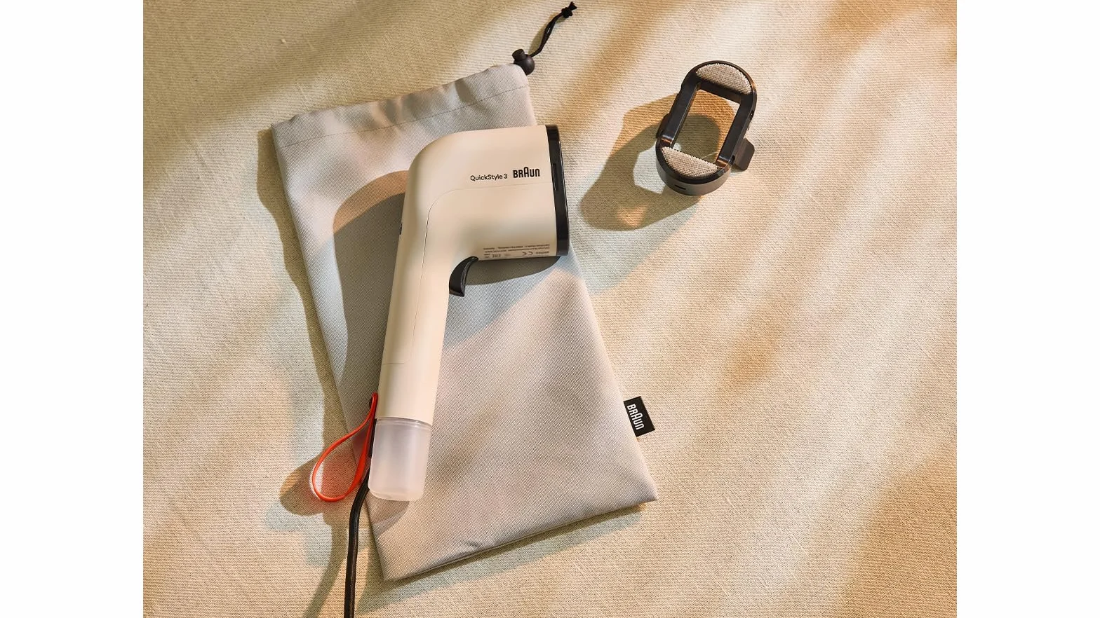 Braun QuickStyle 3 GS3012BG, kompaktowe i lekkie pionowe żelazko, szybkie nagrzewanie parownica, 20 g/min, wyjmowany zbiornik 70 ml, obudowa termoistniejąca, 1100 W, beżowy