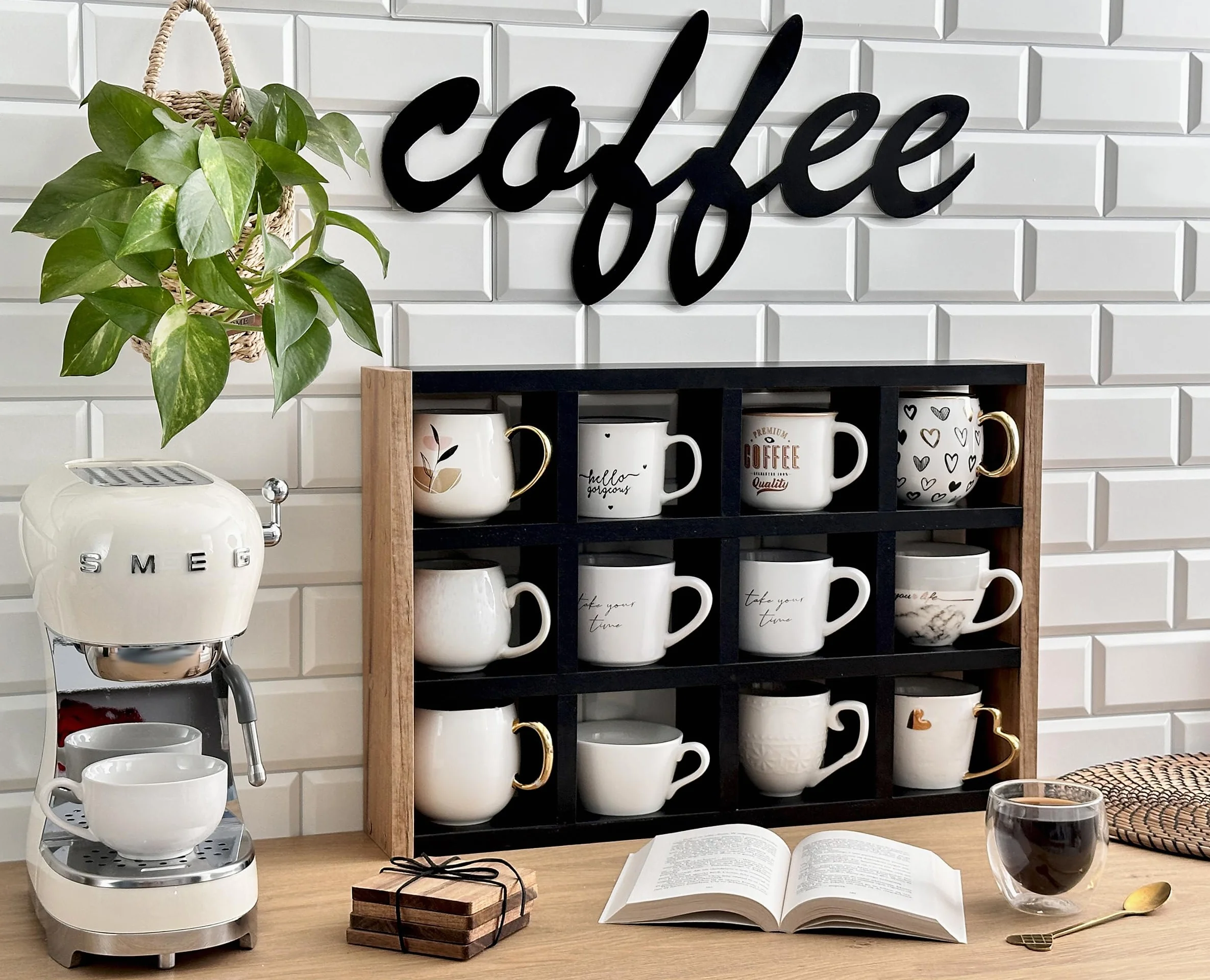 Stojąca półka na kubki – stylowy organizer na kubki, filiżanki i akcesoria | 12 przegródek | Bez montażu | Idealna do kuchni, jadalni i biura | Dąb Craft + czarny