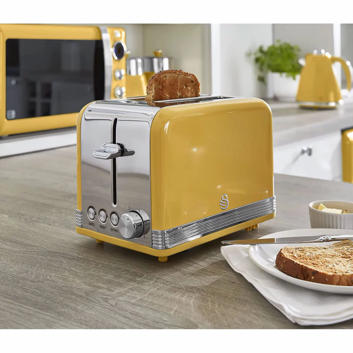 Swan Retro Toster 2 Plasterki 815W Stal nierdzewna Żółty