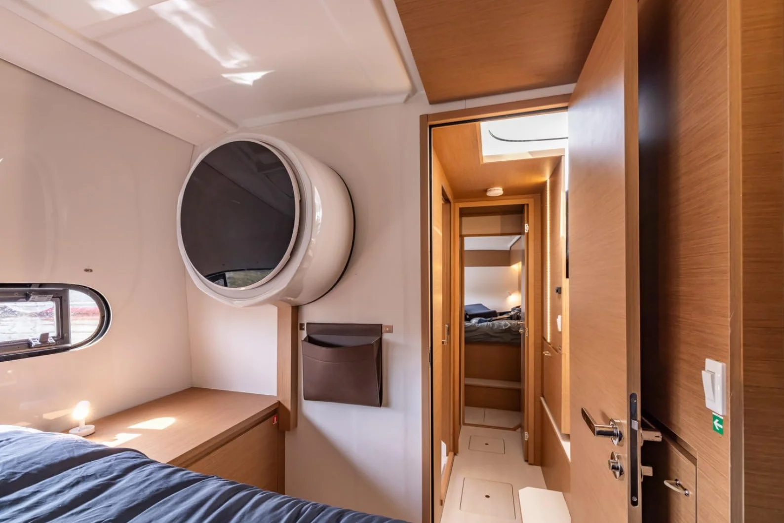 Wohnmobil Mini maszyna do prania z Trockner DY-BGX05 to mini maseczka do prania z zintegrowaną maszyną Trockner dla Wohnmobile, łodzi, studentów i kempingu z funkcjami.